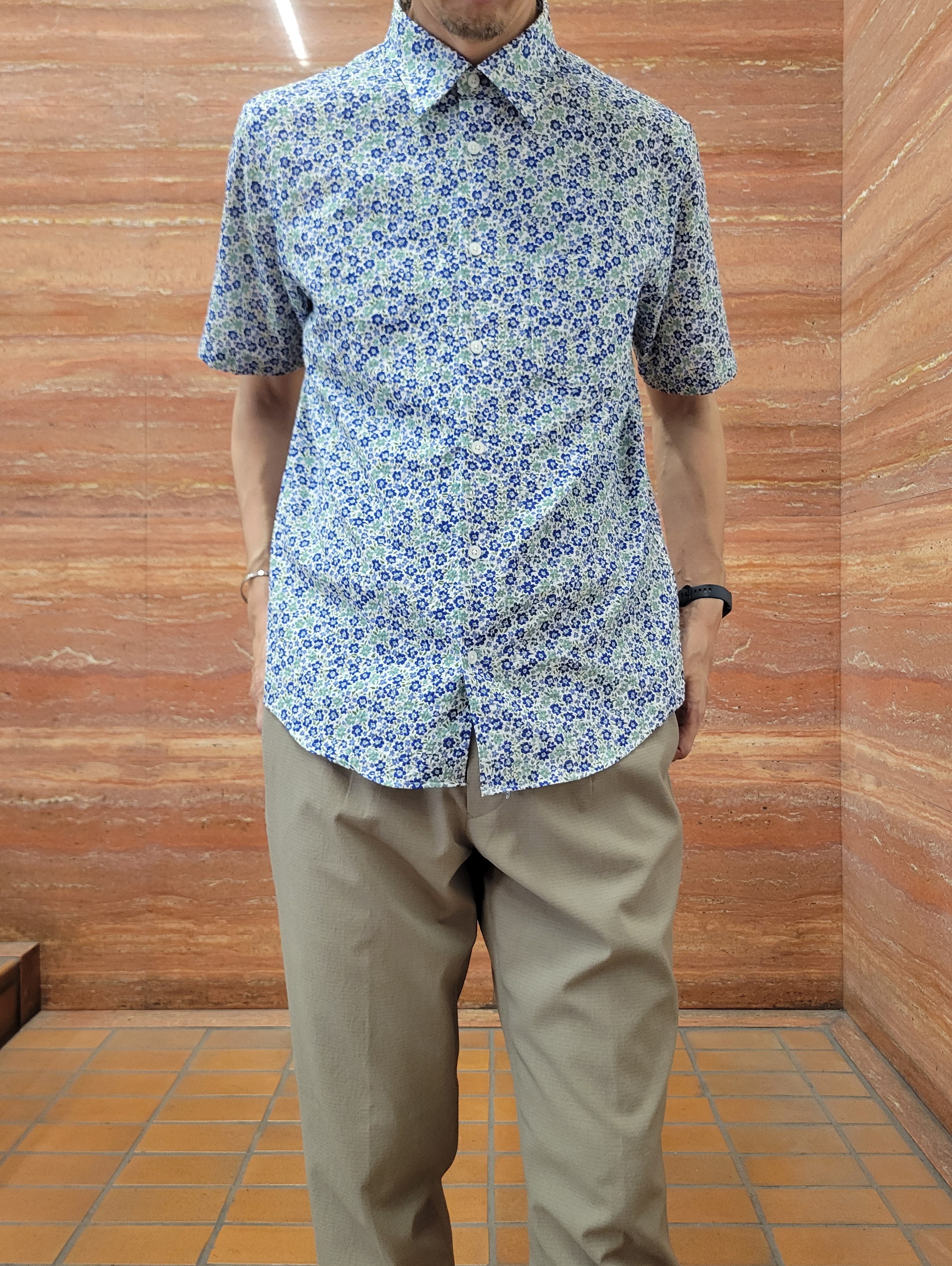 piroyaさんの「TAKEO KIKUCHI｜リップル小花シャツ」を使ったコーディネート
