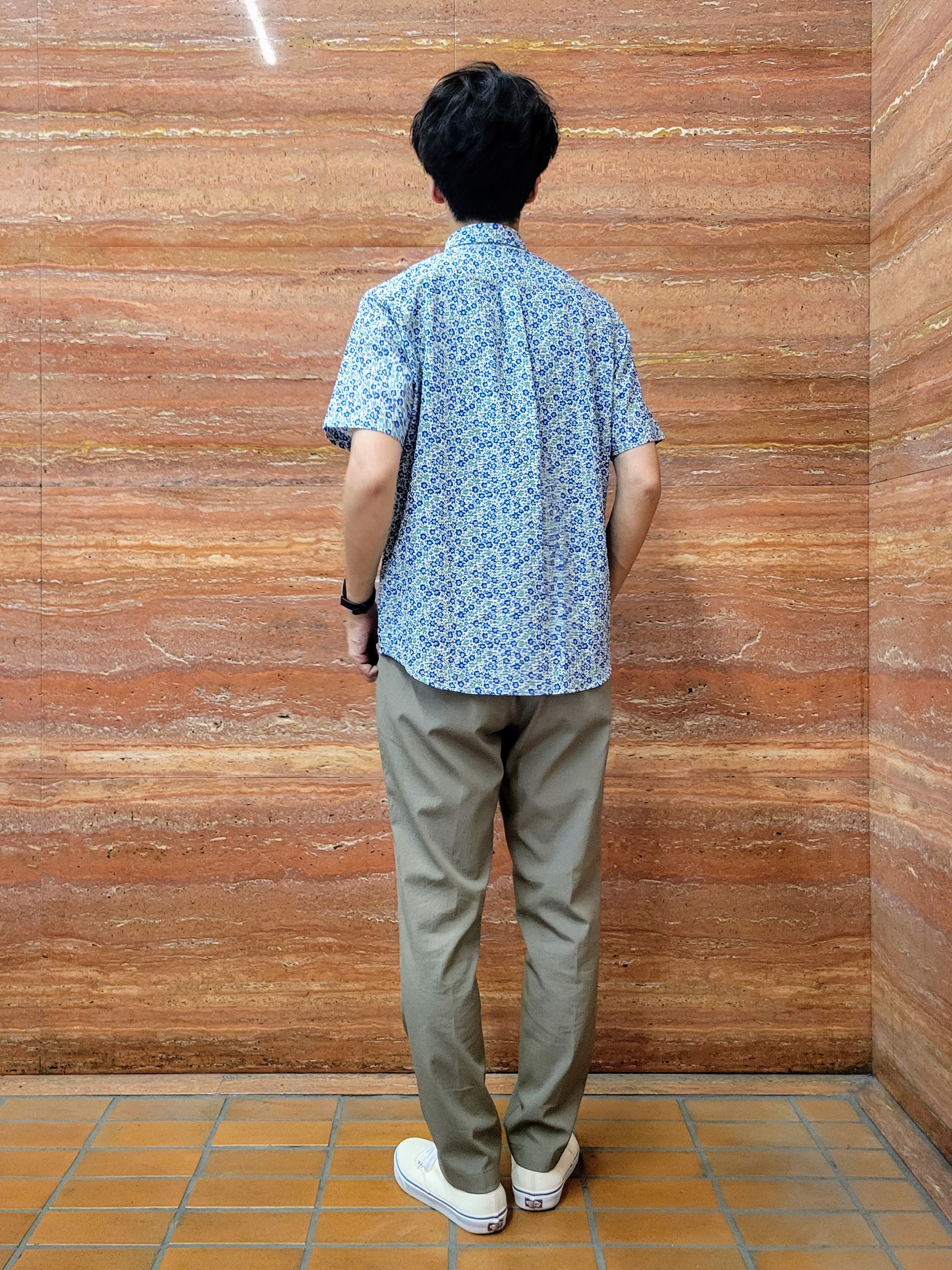 piroyaさんの「TAKEO KIKUCHI｜リップル小花シャツ」を使ったコーディネート