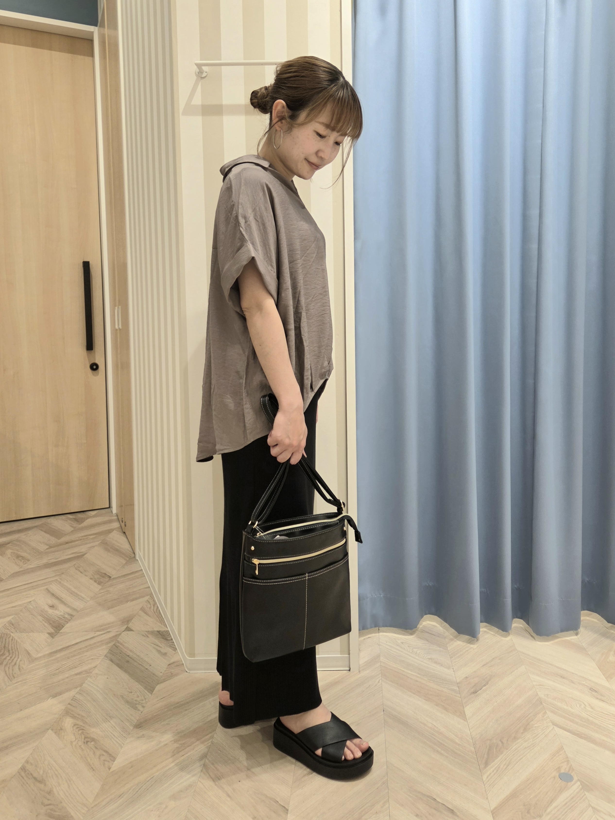Ikumiさんの「SHOO･LA･RUE｜【ひんやり/S-LL/洗濯機可】インせず着られる 裾タック スキッパーシャツ」を使ったコーディネート