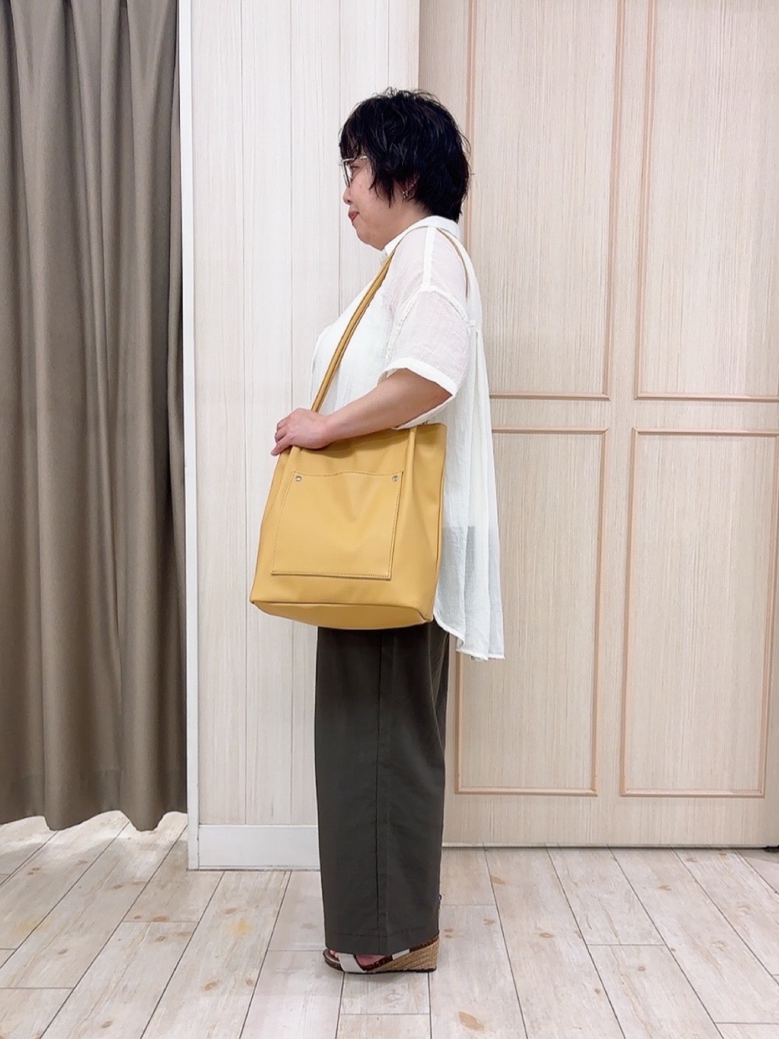 えりっこさんの「SHOO･LA･RUE｜ヒップがすっぽり隠れる やわらか5分袖シアーシャツ」を使ったコーディネート