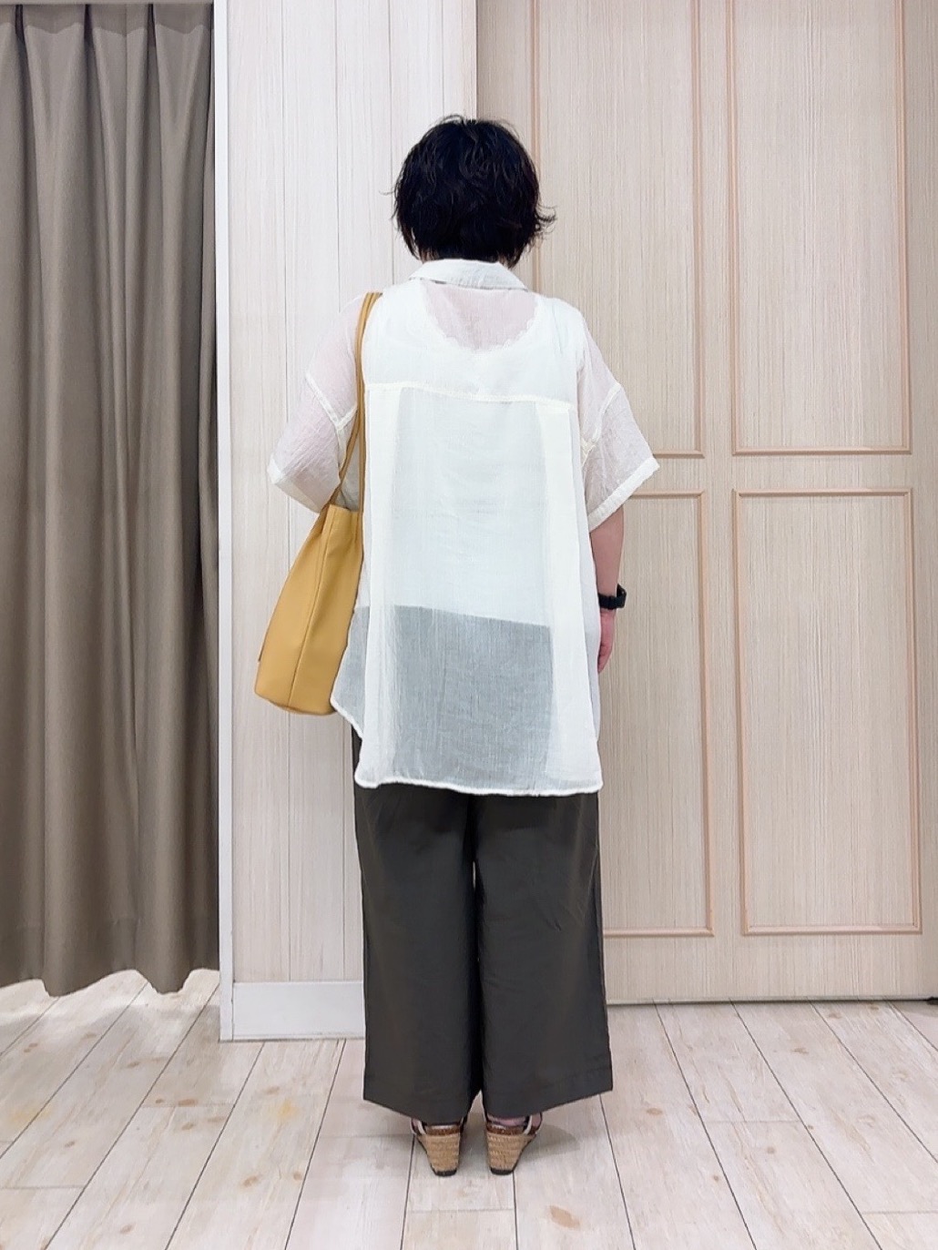 えりっこさんの「SHOO･LA･RUE｜ヒップがすっぽり隠れる やわらか5分袖シアーシャツ」を使ったコーディネート