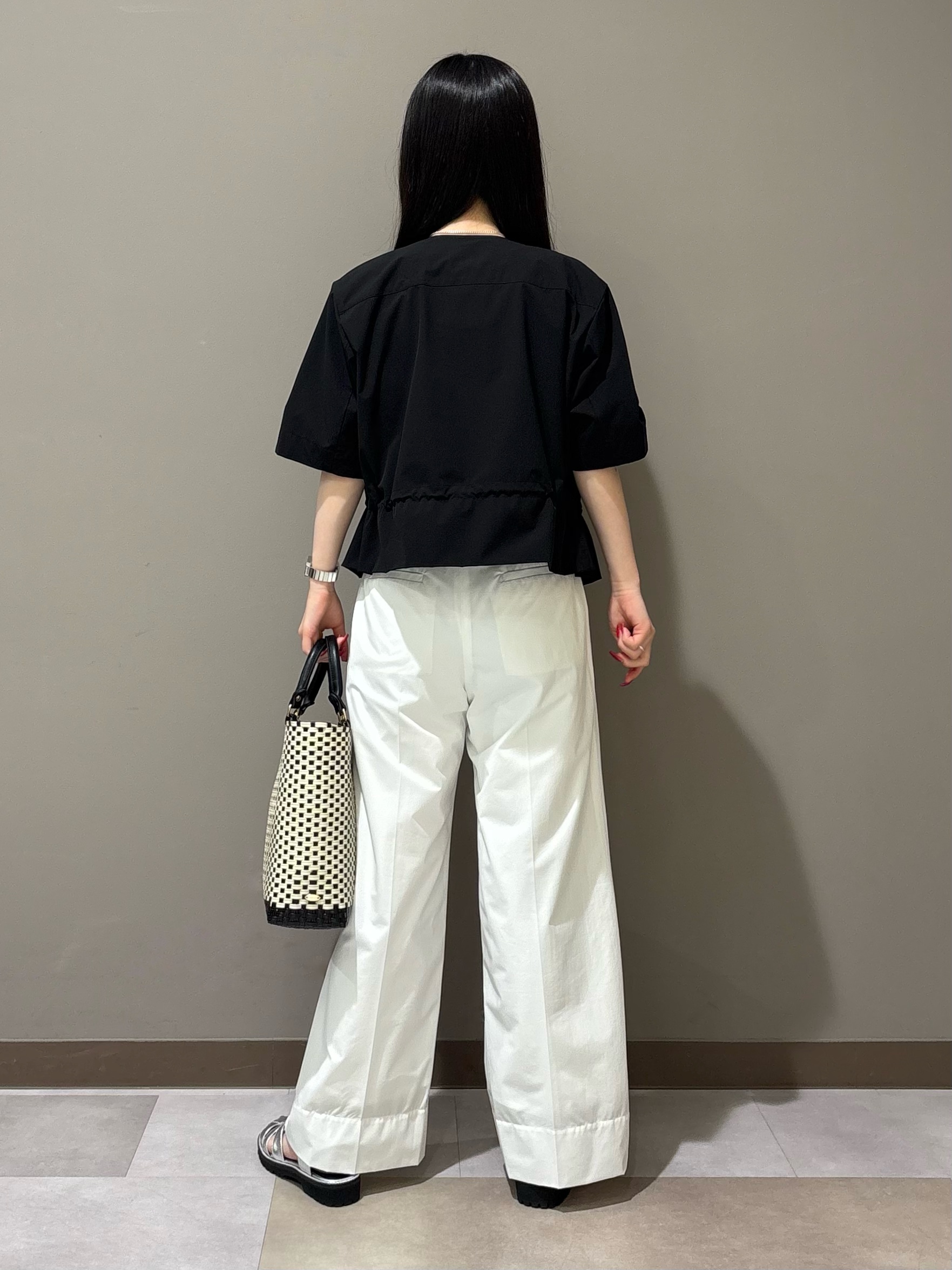 KEIKOさんの「INDIVI｜【撥水／UVケア／SETUP可能】軽量5分袖ライトブルゾン」を使ったコーディネート