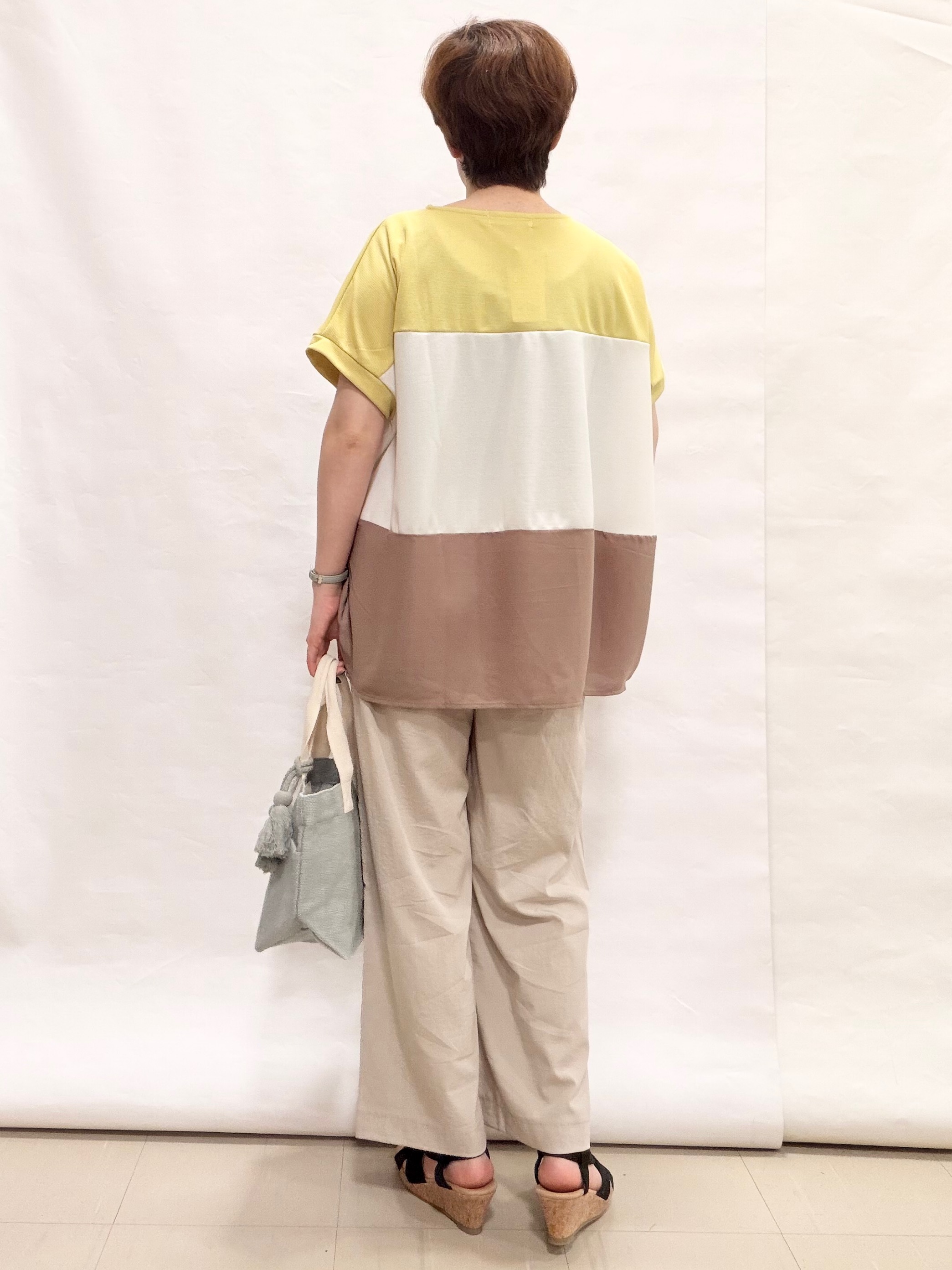 なっちゃんさんの「SHOO･LA･RUE｜【S-LL/洗濯機可/体型カバー】1枚で主役になる 3段切替 ドルマンＴシャツ」を使ったコーディネート