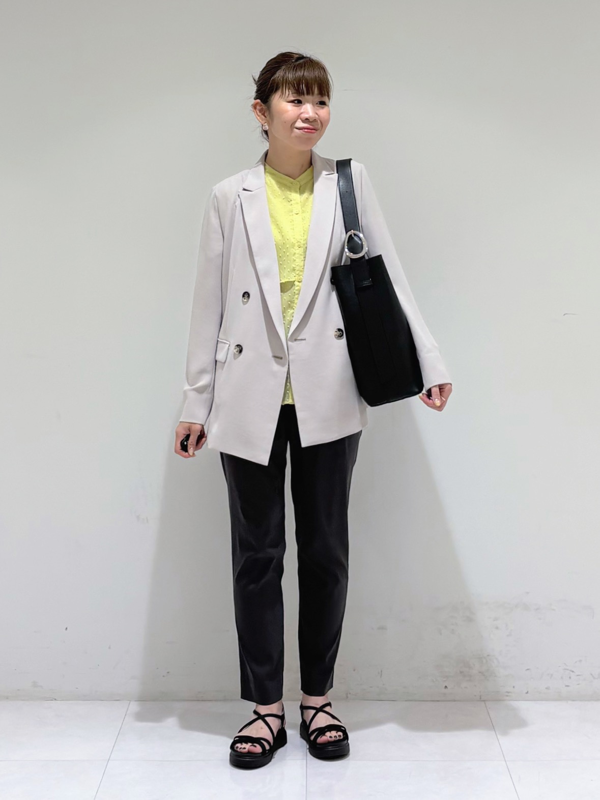 tsuyuさんの「INDIVI｜【洗える／多機能／SETUP可】着る日傘ダブルジャケット」を使ったコーディネート