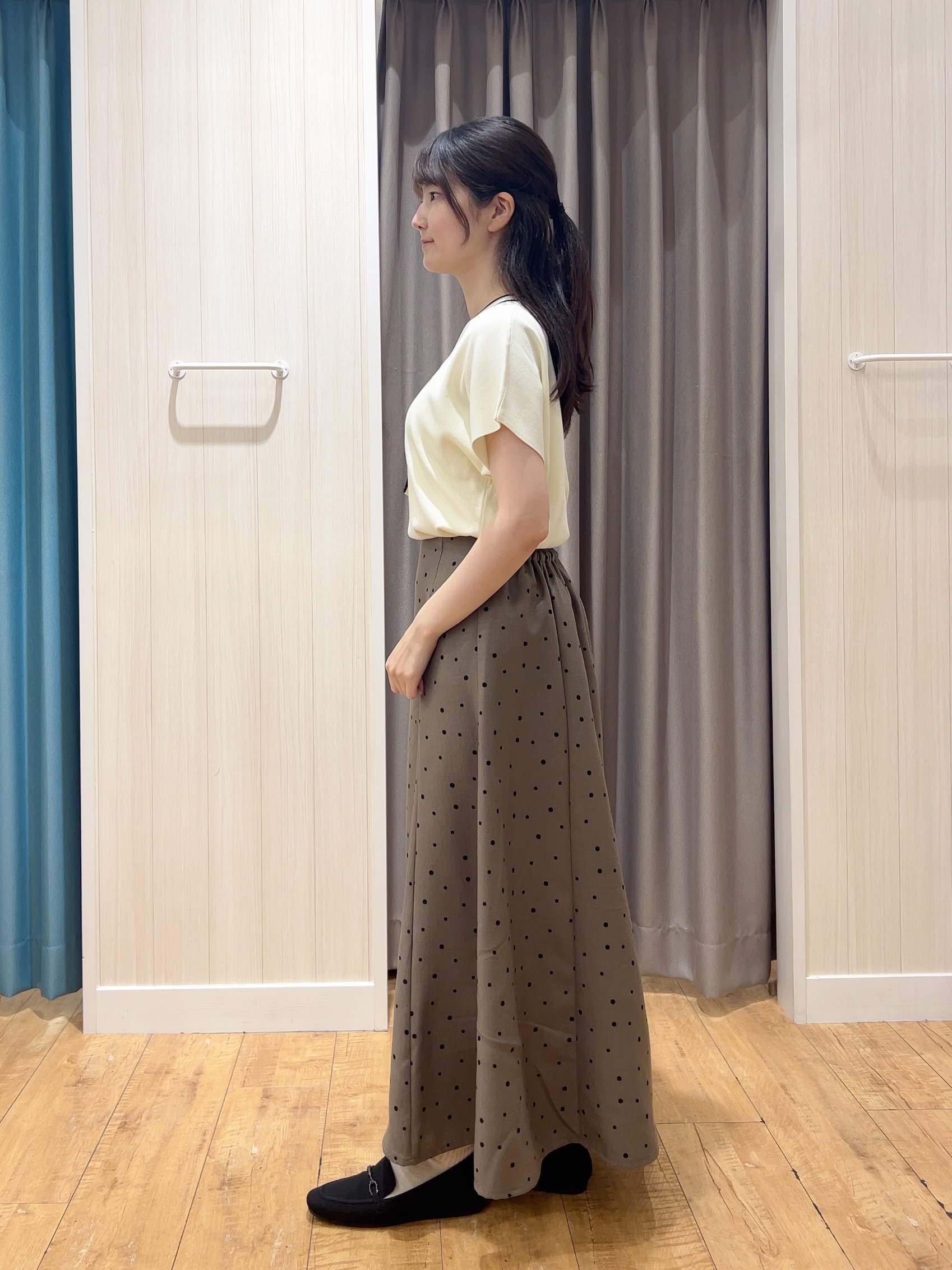 moneさんの「SHOO･LA･RUE｜【毎日洗える/ひんやり/UV/S-LL】 毛玉になりにくい配色ボウタイ半袖ニット」を使ったコーディネート