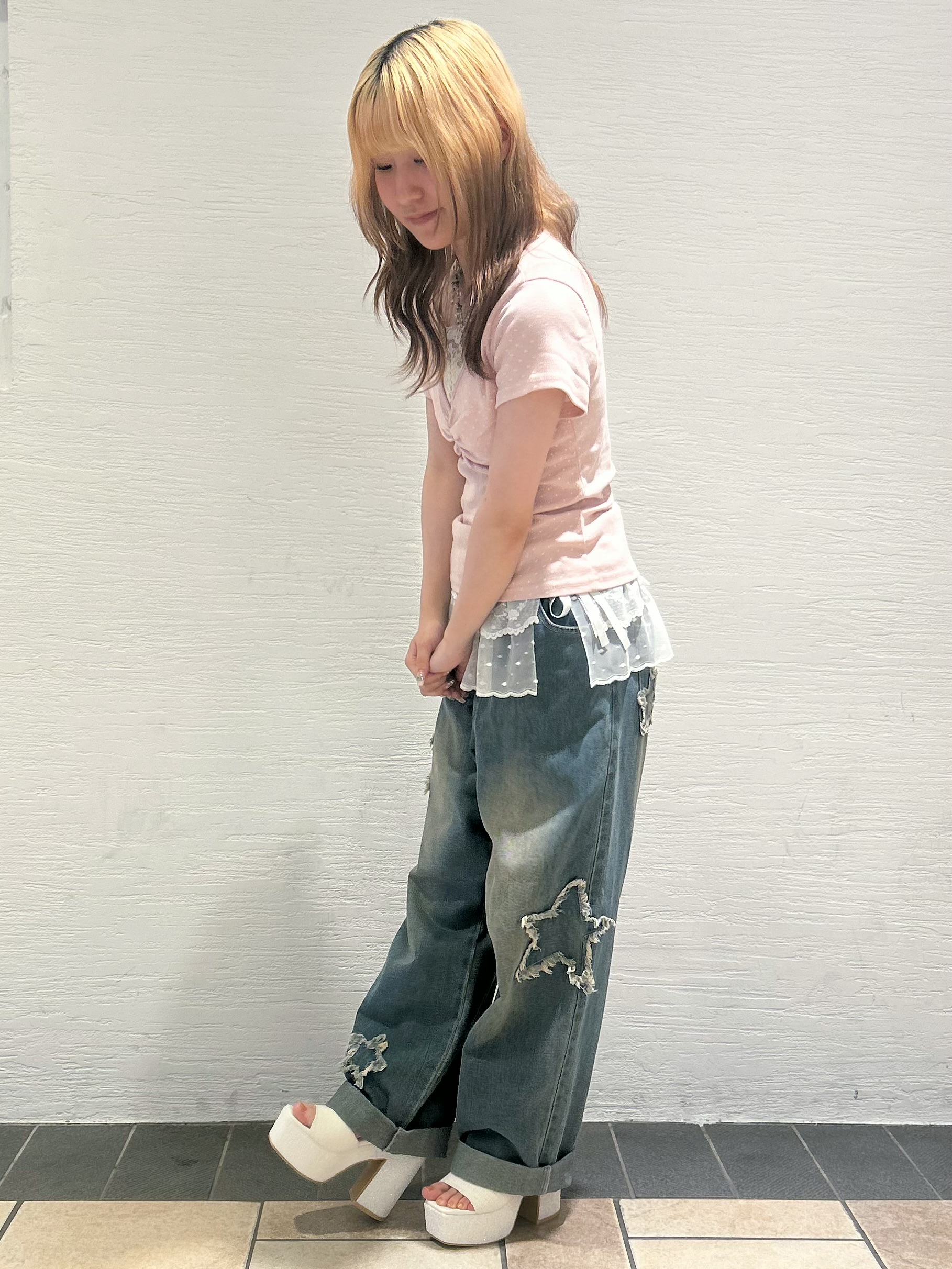 miyuさんの「ESPERANZA｜【ラク盛り／サンダル】 リピーター続出／脚長美脚 グリッターソールツイードミュール」を使ったコーディネート