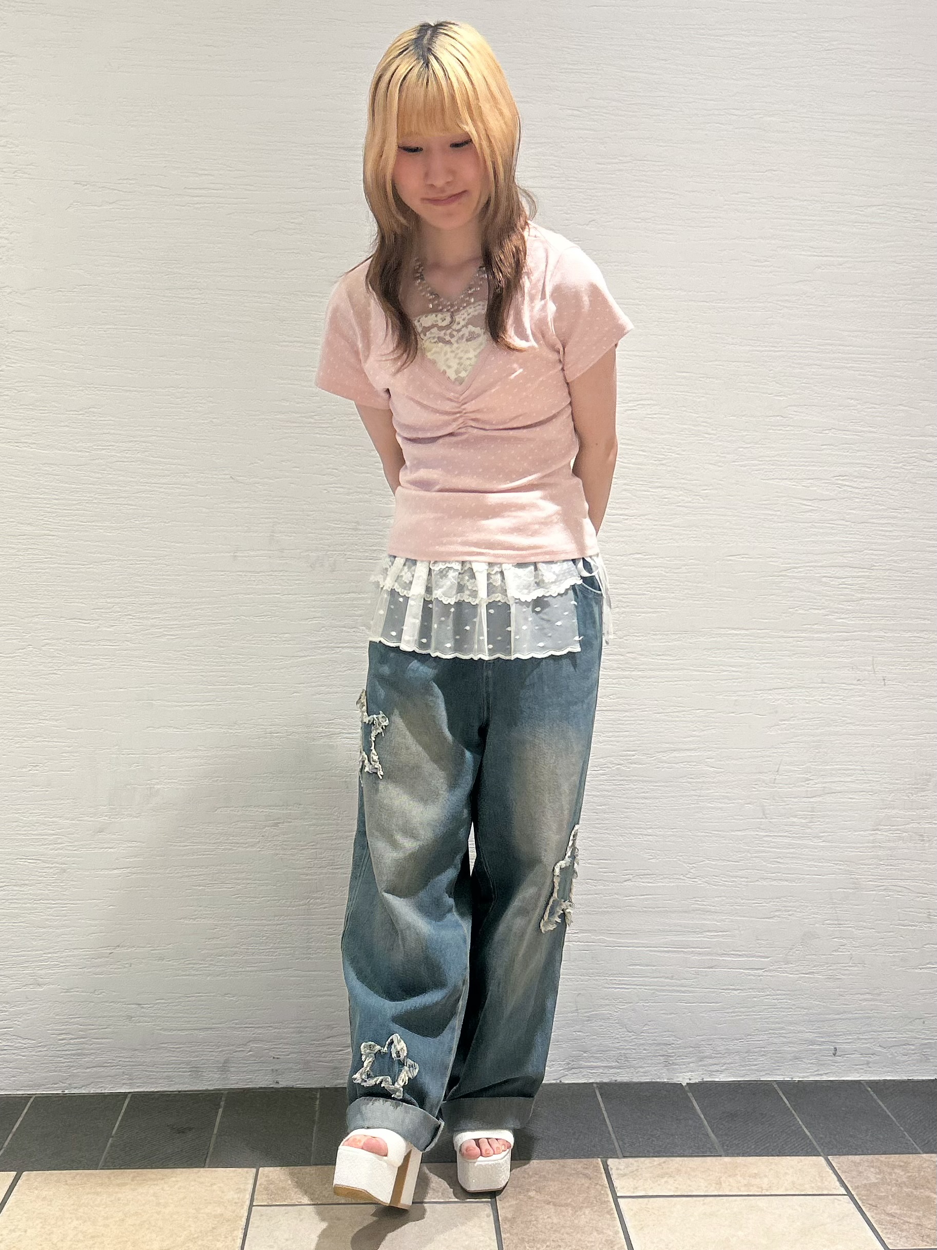 miyuさんの「ESPERANZA｜【ラク盛り／サンダル】 リピーター続出／脚長美脚 グリッターソールツイードミュール」を使ったコーディネート