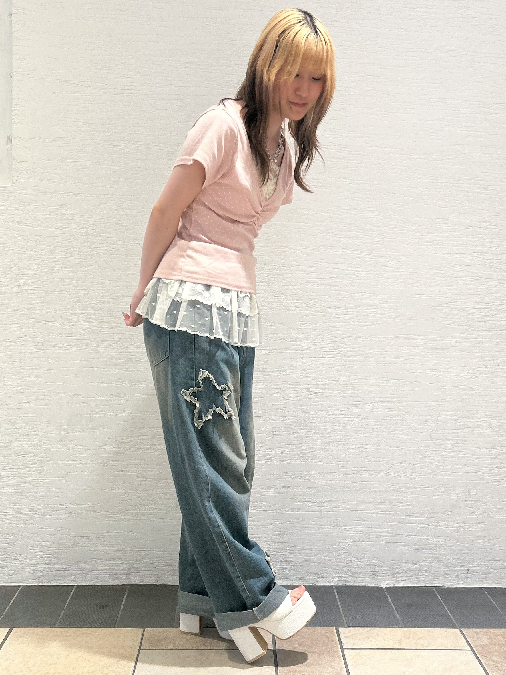 miyuさんの「ESPERANZA｜【ラク盛り／サンダル】 リピーター続出／脚長美脚 グリッターソールツイードミュール」を使ったコーディネート
