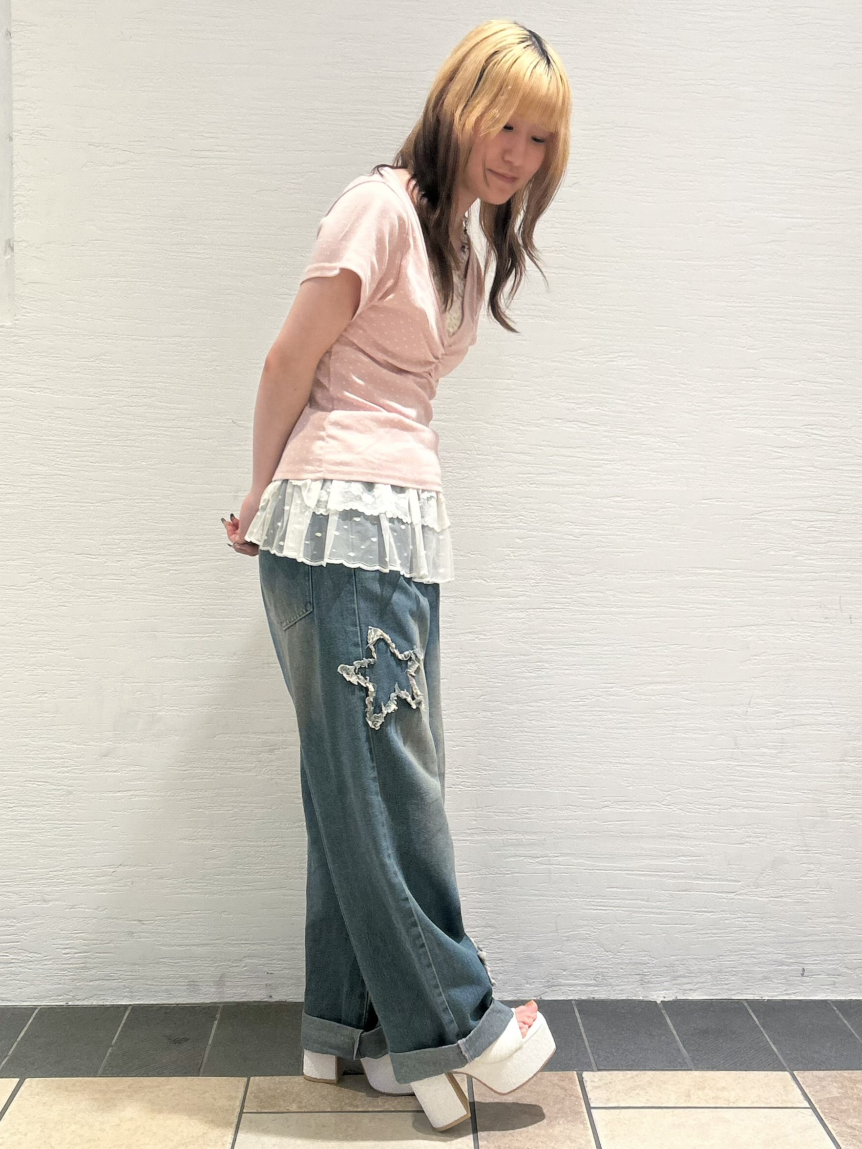 miyuさんの「ESPERANZA｜【ラク盛り／サンダル】 リピーター続出／脚長美脚 グリッターソールツイードミュール」を使ったコーディネート
