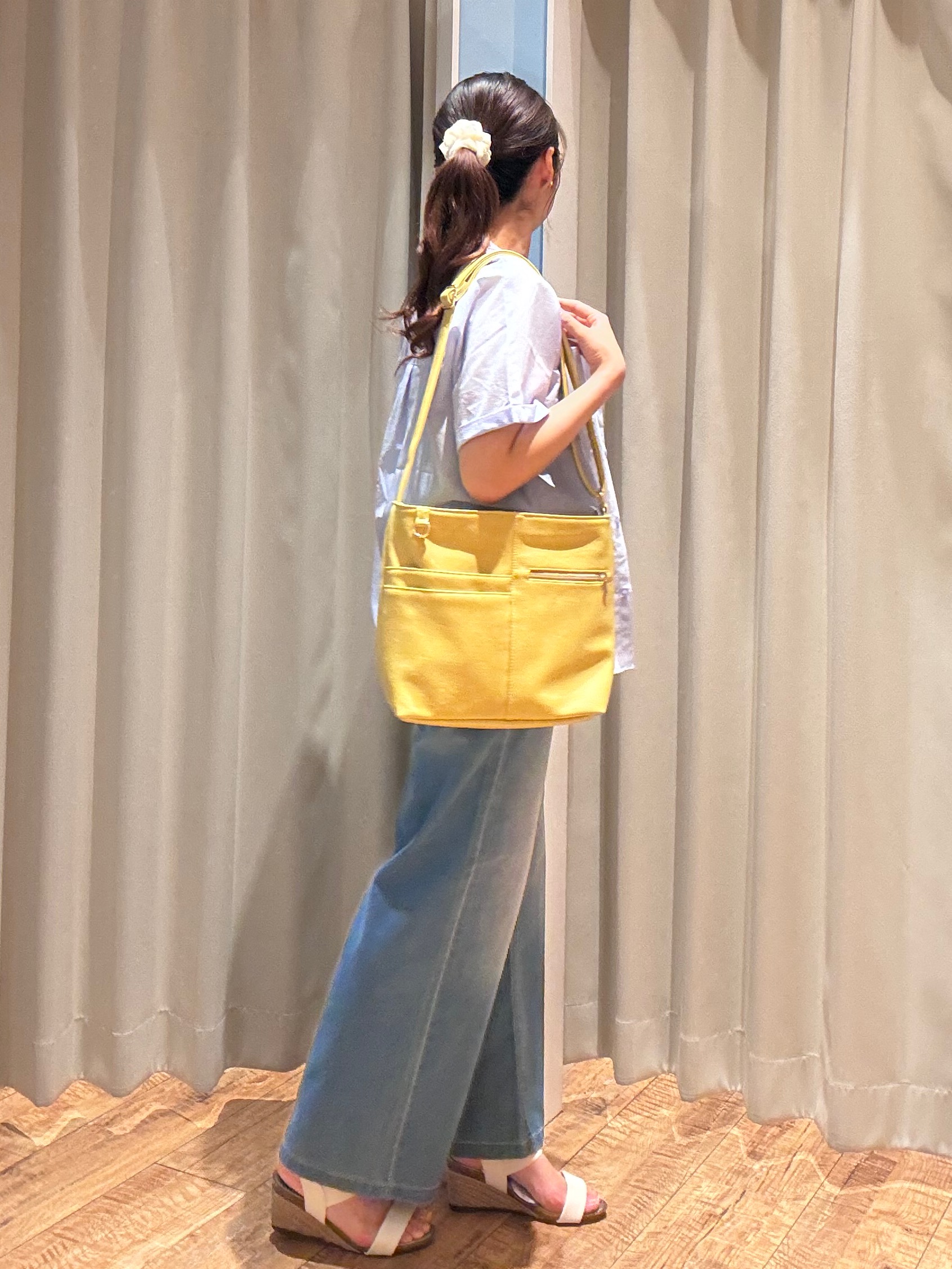 もんちゃんさんの「SHOO･LA･RUE｜【さらり快適/洗濯機可/S-LL】風が通り抜ける 半袖バンドカラーシアーシャツ」を使ったコーディネート
