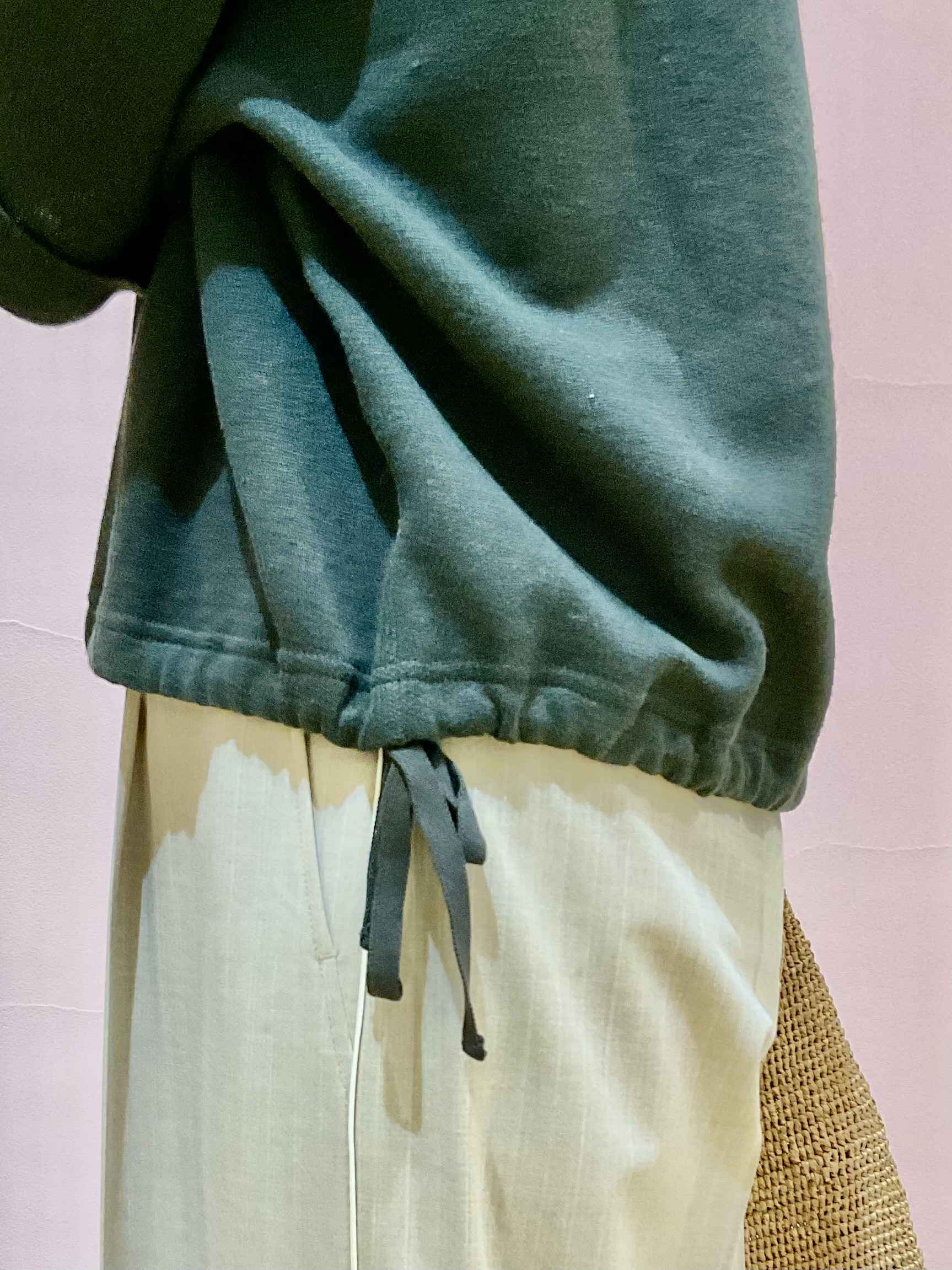 Hiwatashiさんの「DRESSTERIOR｜【ウォッシャブル/セットアップ可】リネン混裏毛ドロストプルオーバー」を使ったコーディネート