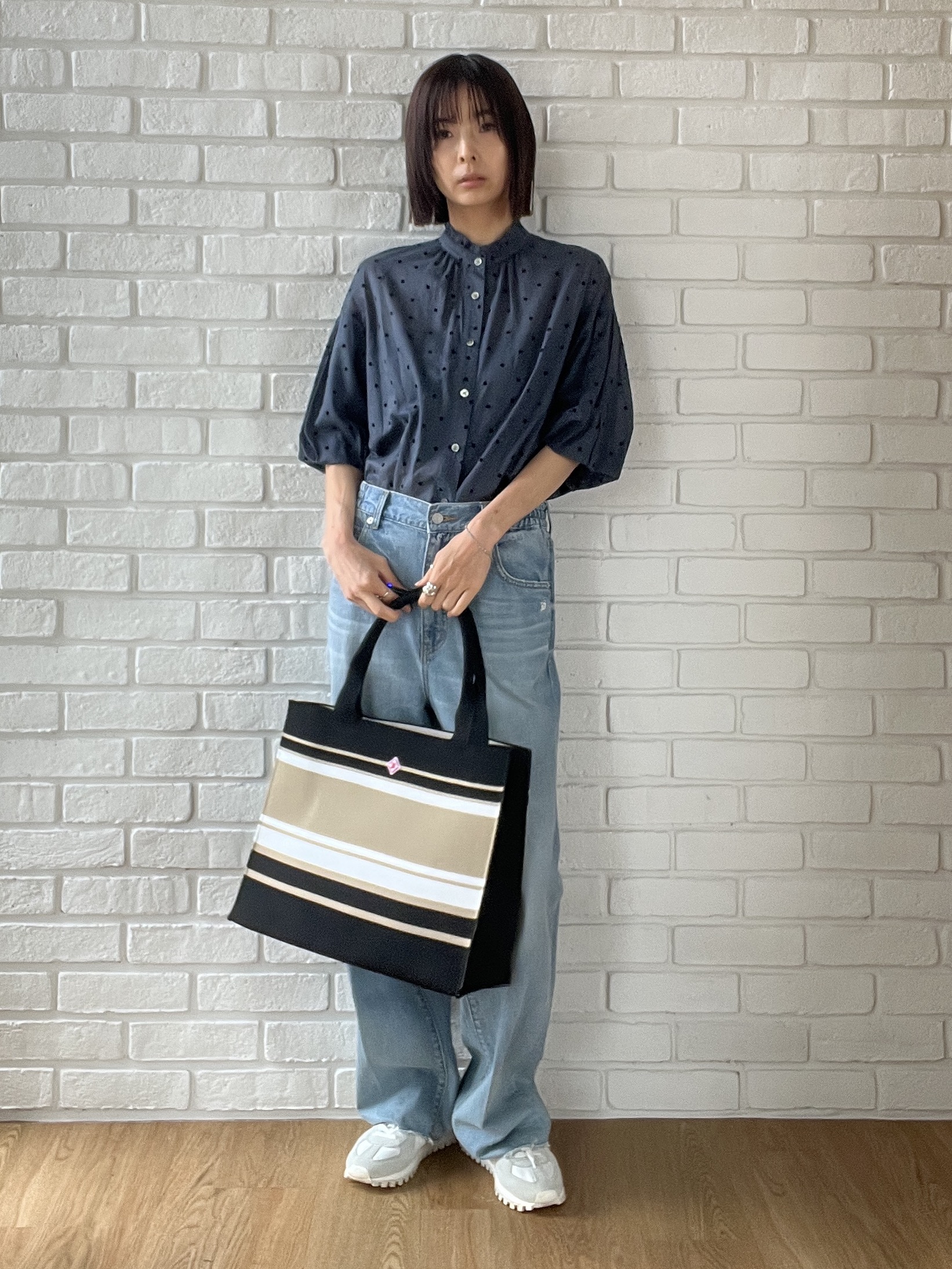 misaさんの「DRESSTERIOR｜センタープレスストレートデニム」を使ったコーディネート