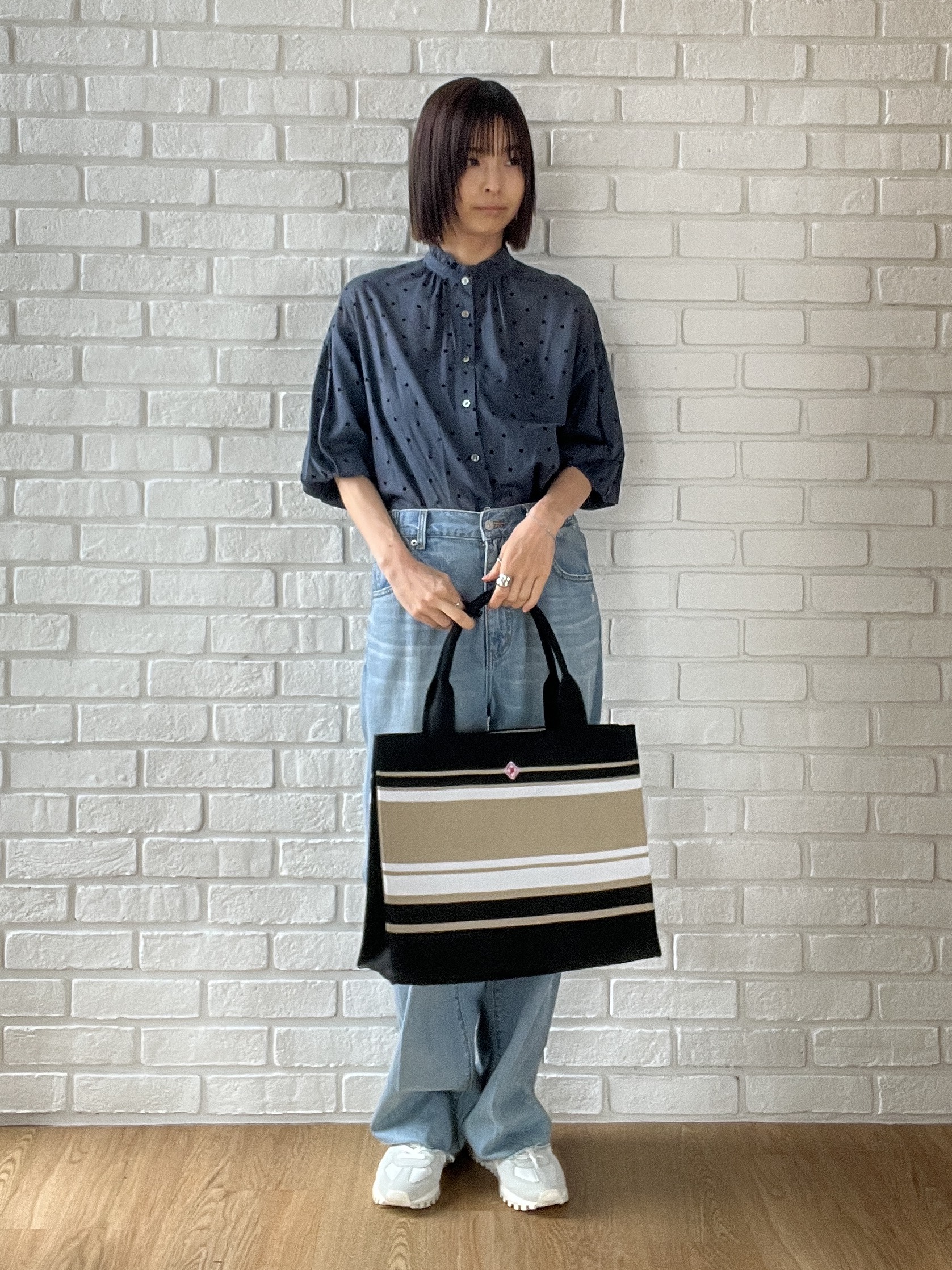 misaさんの「DRESSTERIOR｜センタープレスストレートデニム」を使ったコーディネート