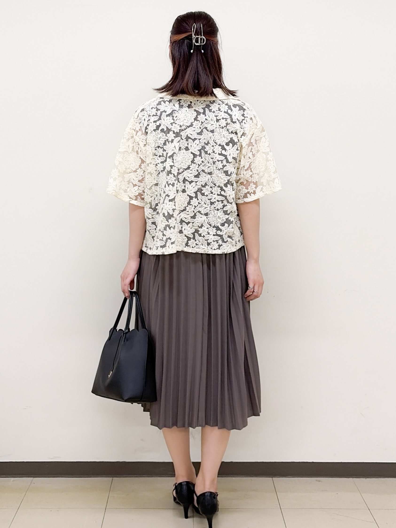yurinaさんの「index｜フラワー刺繍シアーシャツ【洗濯機OK／イージーアイロン】」を使ったコーディネート