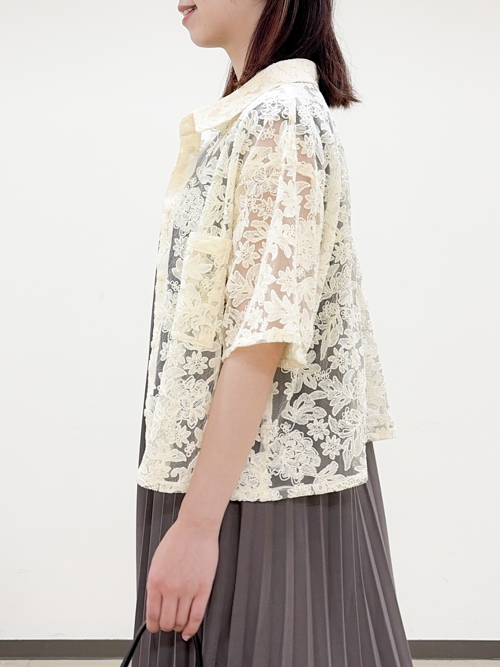 yurinaさんの「index｜フラワー刺繍シアーシャツ【洗濯機OK／イージーアイロン】」を使ったコーディネート