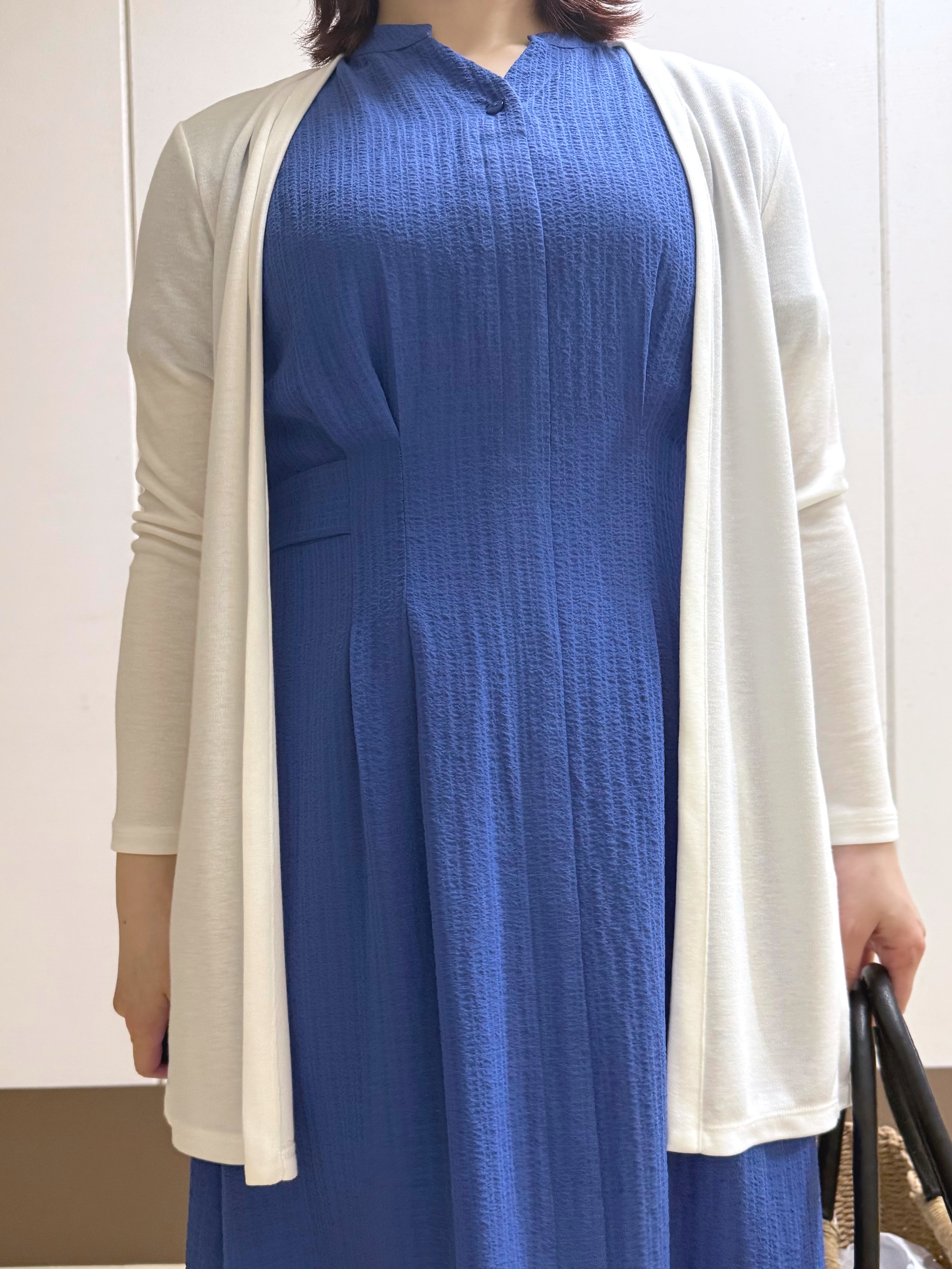 Rikoさんの「INDIVI｜【洗える】無地＆チェーン柄 シャーリングサッカーワンピース」を使ったコーディネート
