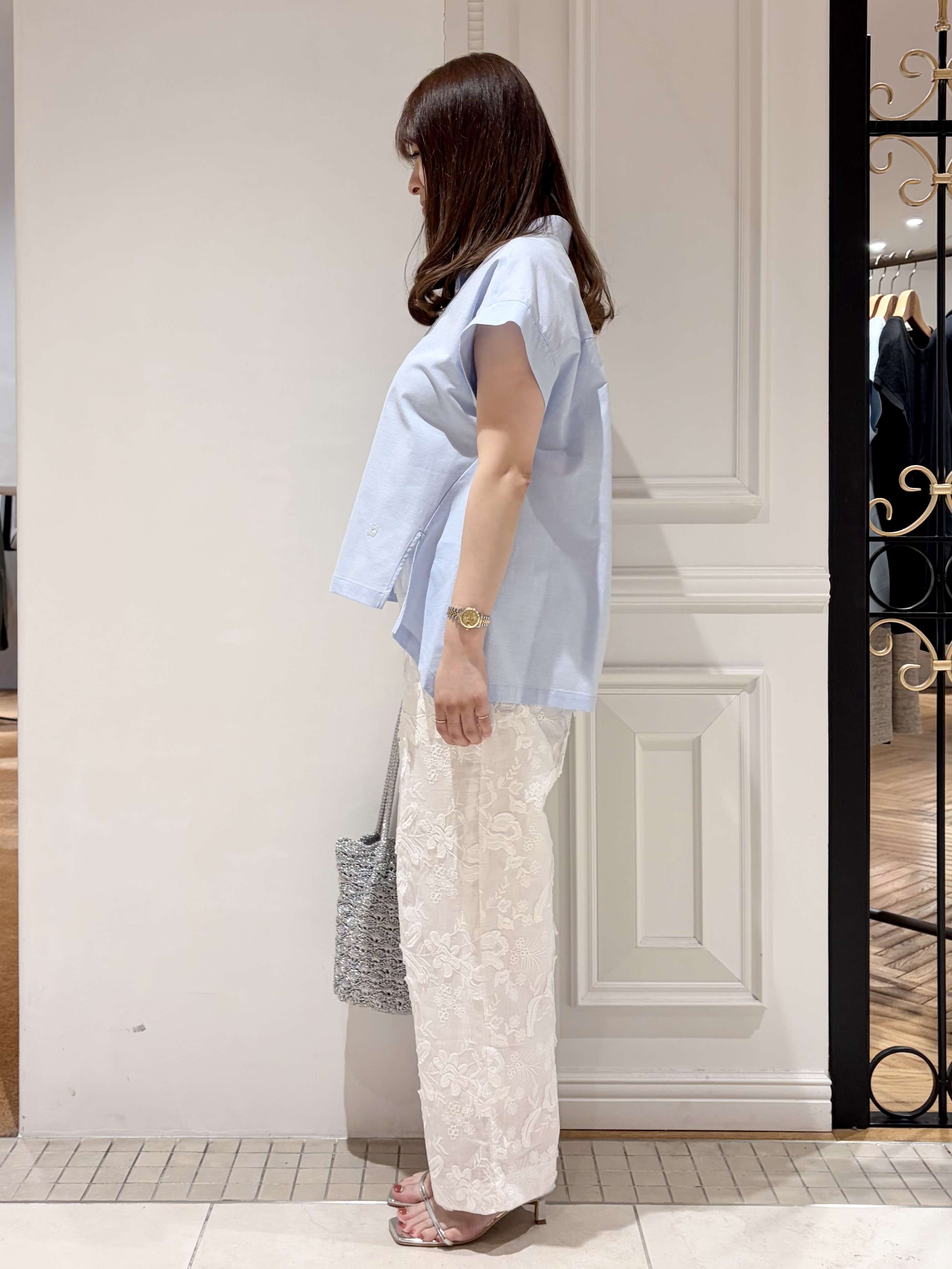 minowaさんの「DRESSTERIOR｜【毎年人気/ウォッシャブル】バックフレアオックスシャツ」を使ったコーディネート