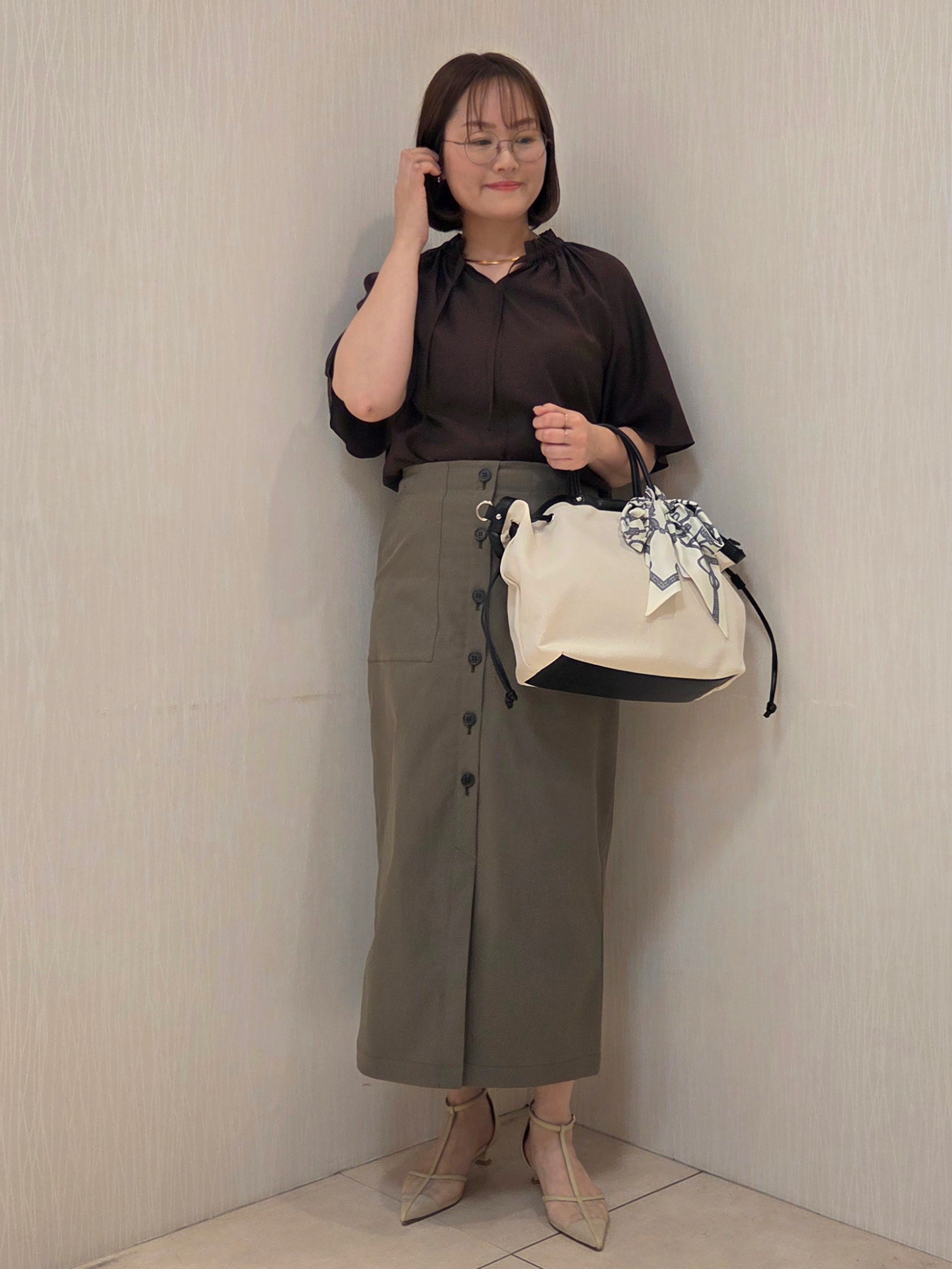 naokoさんの「UNTITLED｜【接触冷感/UVカット/吸水速乾/遮熱】ツイルボタンディティールスカート」を使ったコーディネート