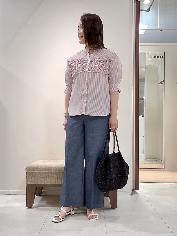 YUIさんの「UNTITLED｜【接触冷感/通気性/洗える】フロントフリルブラウス」を使ったコーディネート