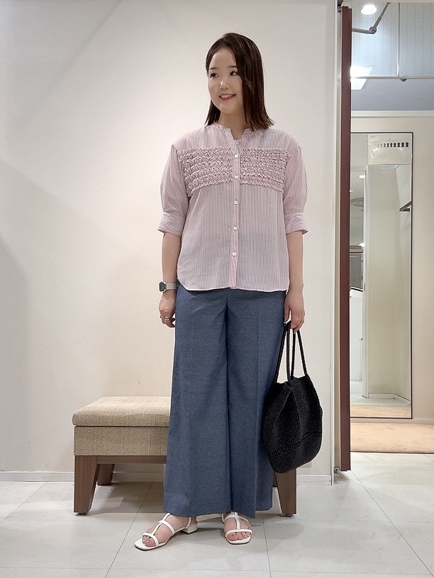 YUIさんの「UNTITLED｜【接触冷感/通気性/洗える】フロントフリルブラウス」を使ったコーディネート