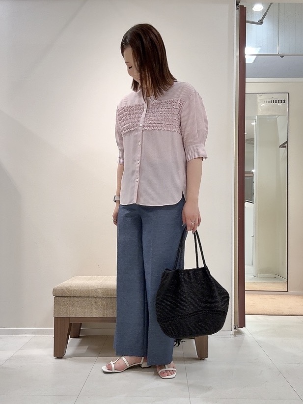 YUIさんの「UNTITLED｜【接触冷感/通気性/洗える】フロントフリルブラウス」を使ったコーディネート