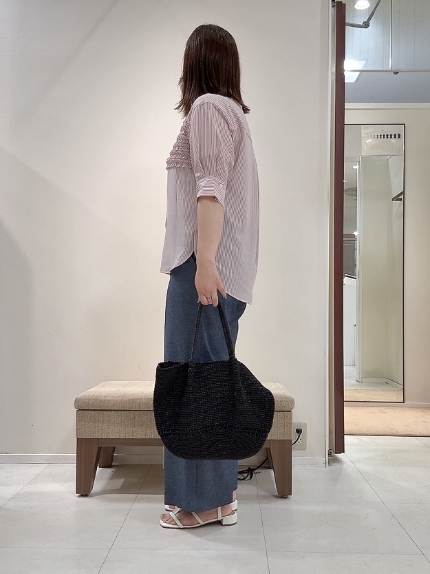 YUIさんの「UNTITLED｜【接触冷感/通気性/洗える】フロントフリルブラウス」を使ったコーディネート