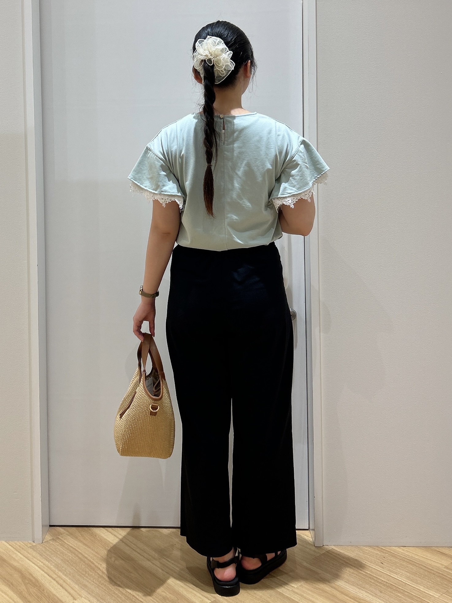 みいさんの「grove｜【二の腕カバー、UV/ひんやり】涼しく華やかに、レースレイヤードスリーブTシャツ」を使ったコーディネート