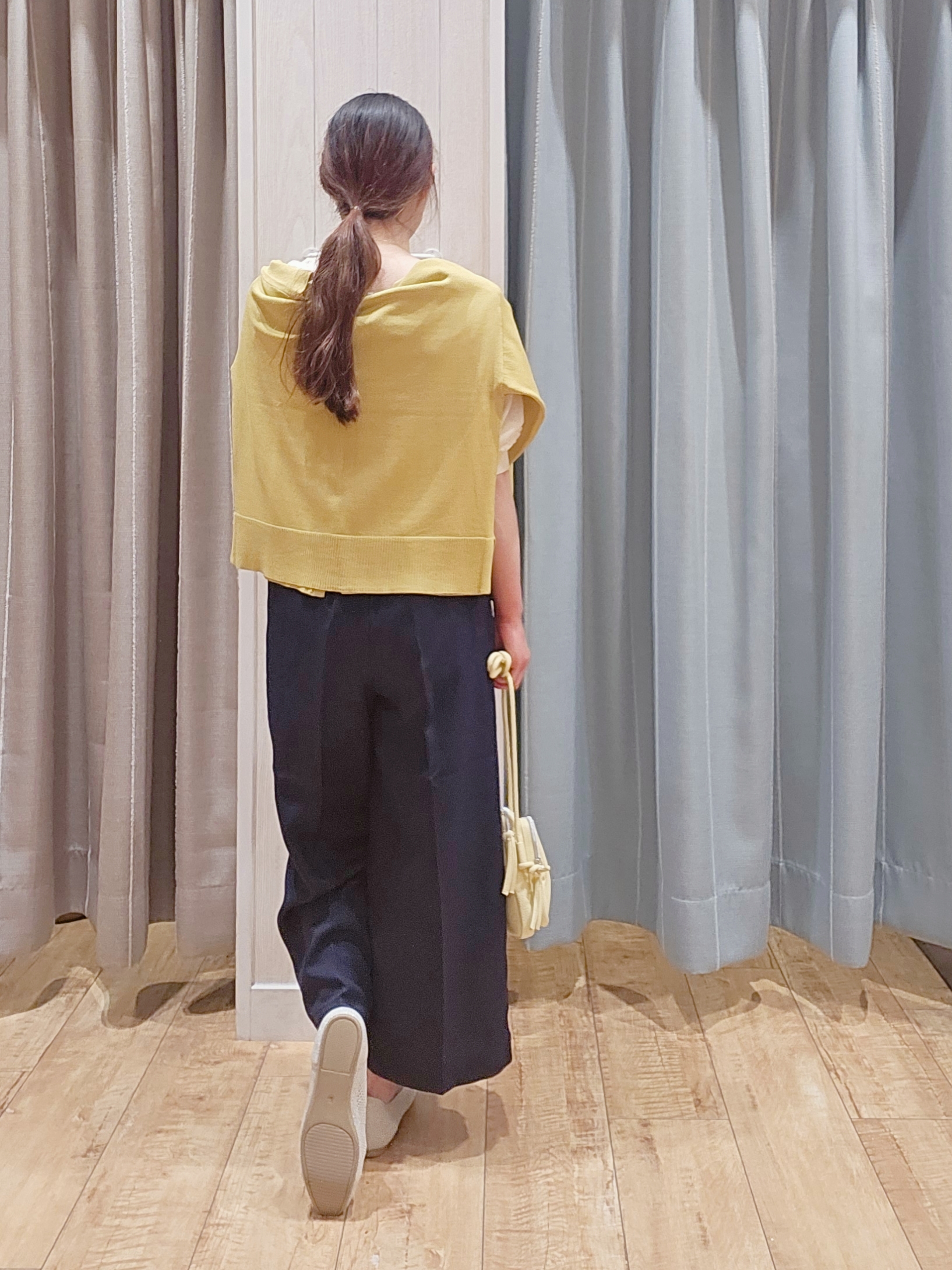 miyaさんの「SHOO･LA･RUE｜【洗濯機可/ひんやり/UV】さらっとしたタッチが心地よい ショート丈 Vネックカーディガン」を使ったコーディネート