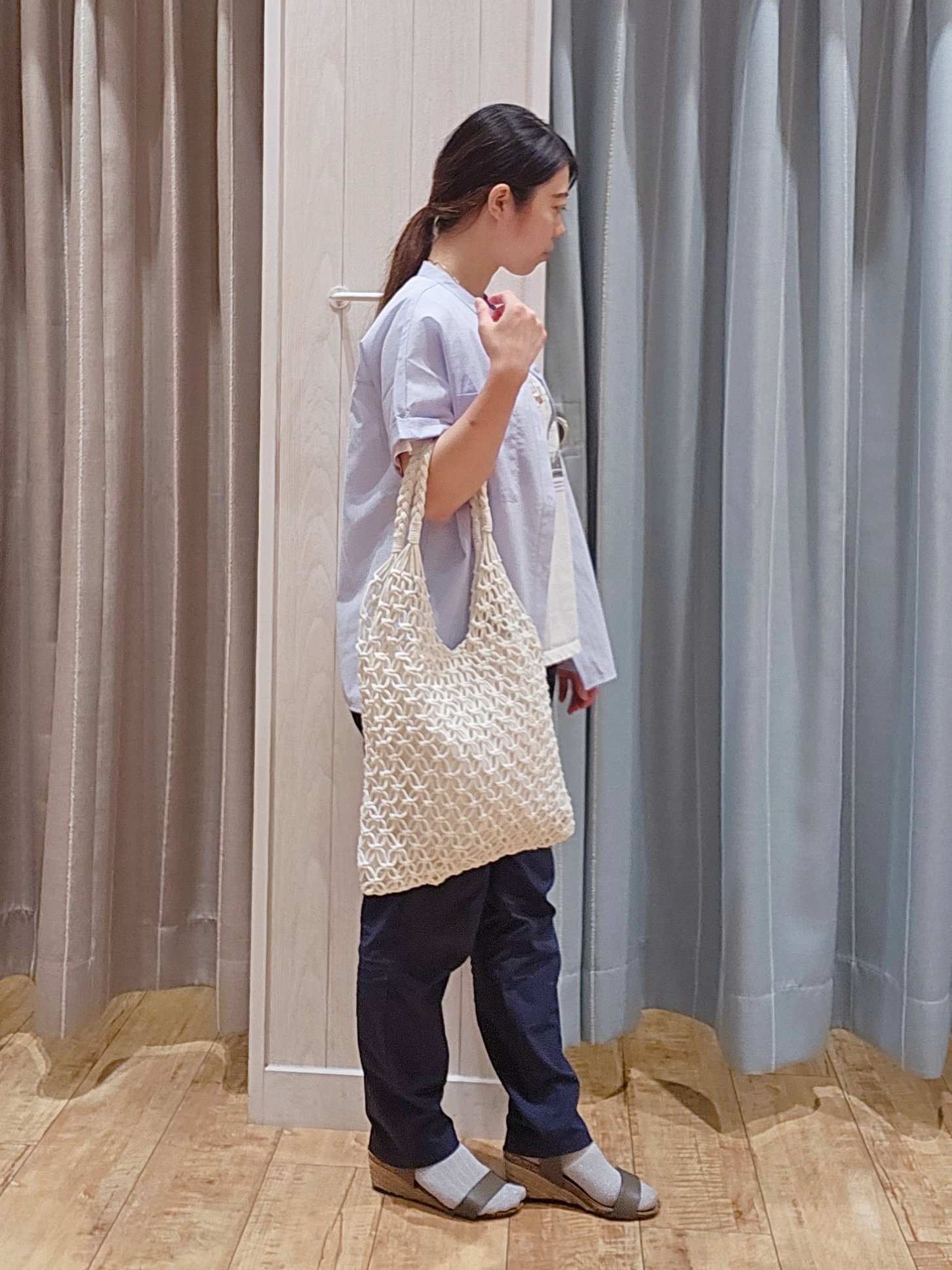 miyaさんの「SHOO･LA･RUE｜【さらり快適/洗濯機可/S-LL】風が通り抜ける 半袖バンドカラーシアーシャツ」を使ったコーディネート