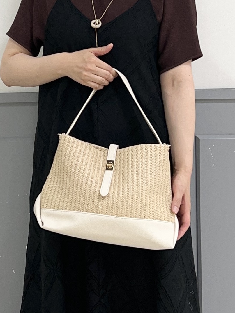 yuuさんの「grove｜【シリーズ累計36万枚！名品ニット】やわらかドライタッチ ドルマンニット」を使ったコーディネート