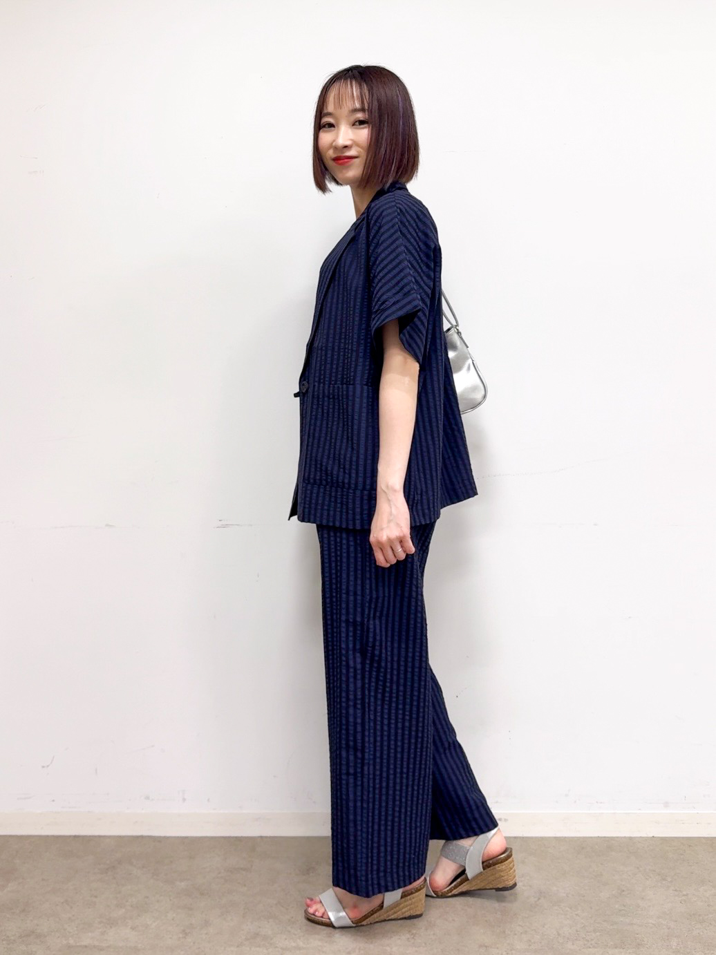𝐜𝐡𝐢𝐤𝐚さんの「SHOO･LA･RUE｜【ひんやり/吸水速乾/セットアップ可】羽織るだけで主役になる サッカーストライプシャツジャケット」を使ったコーディネート