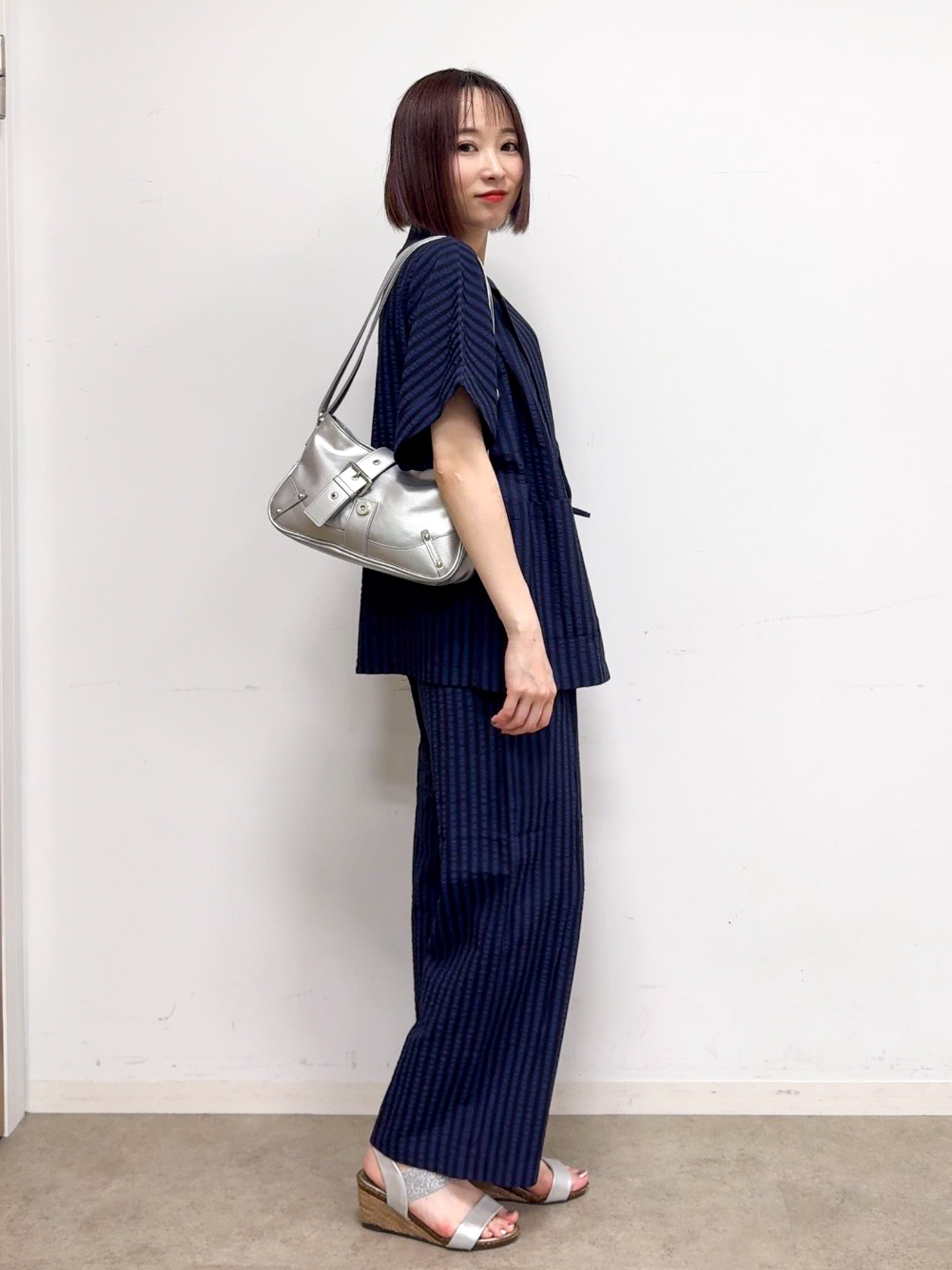 𝐜𝐡𝐢𝐤𝐚さんの「SHOO･LA･RUE｜【ひんやり/吸水速乾/セットアップ可】羽織るだけで主役になる サッカーストライプシャツジャケット」を使ったコーディネート