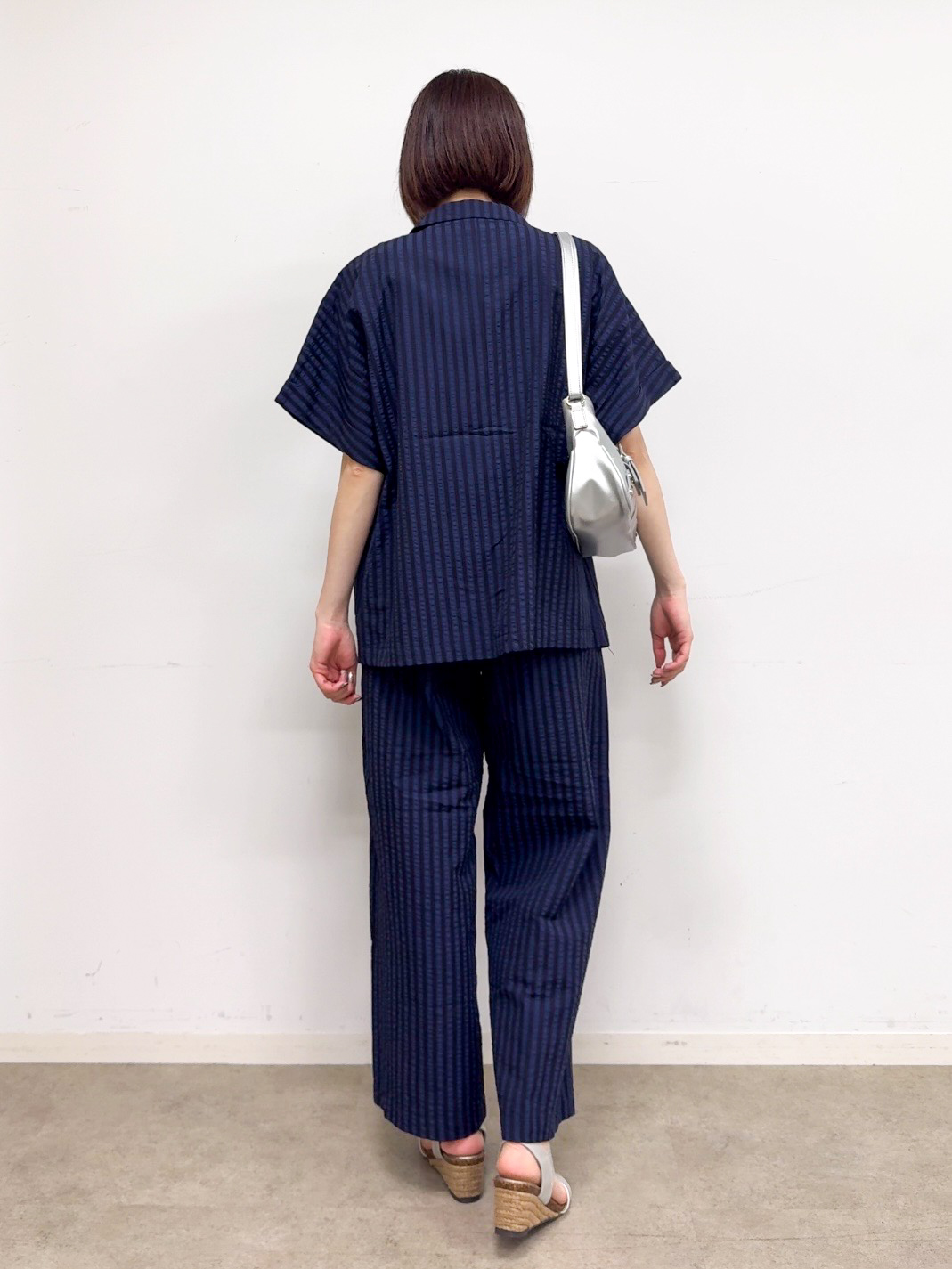 𝐜𝐡𝐢𝐤𝐚さんの「SHOO･LA･RUE｜【ひんやり/吸水速乾/セットアップ可】羽織るだけで主役になる サッカーストライプシャツジャケット」を使ったコーディネート
