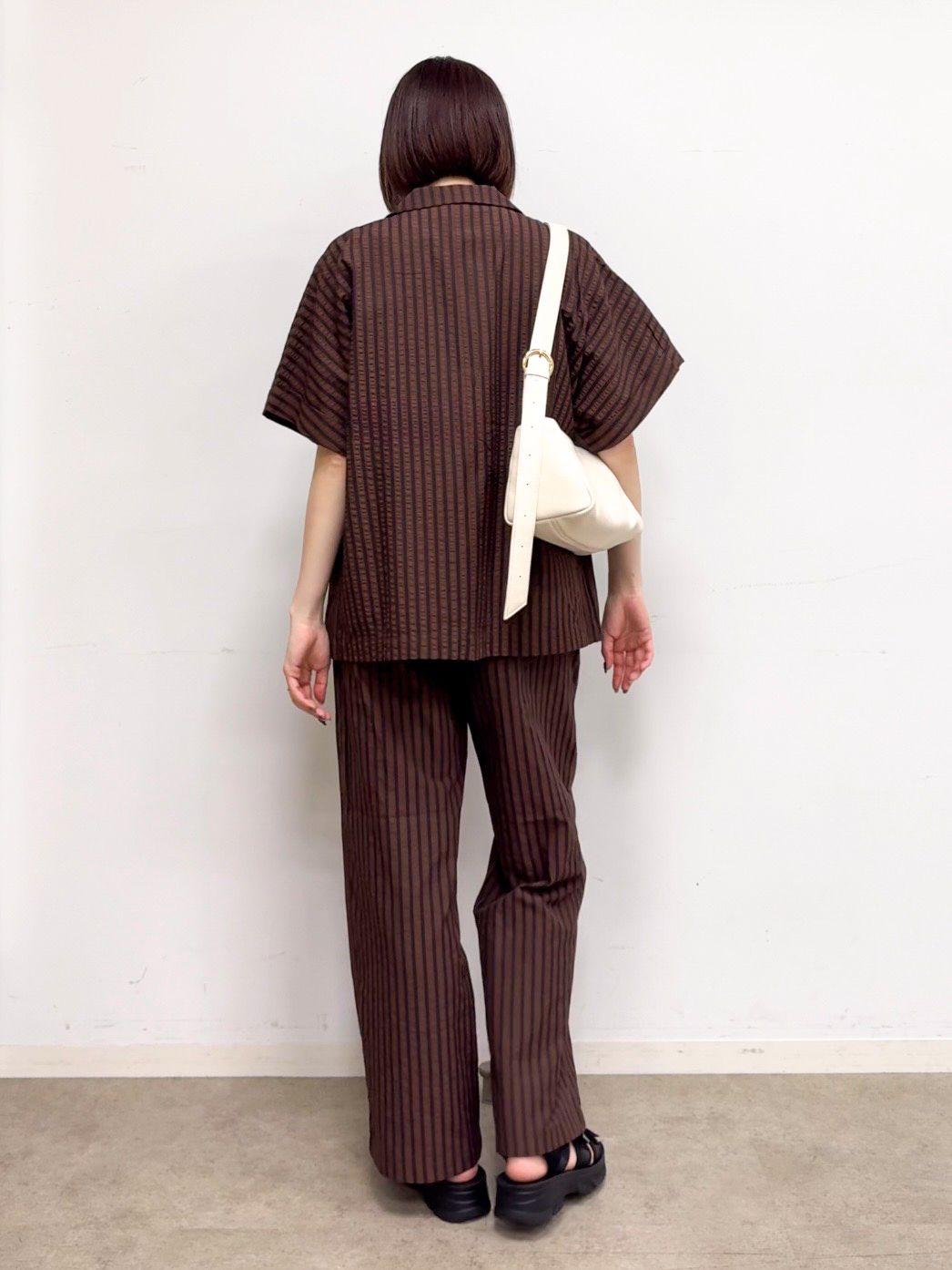 𝐜𝐡𝐢𝐤𝐚さんの「SHOO･LA･RUE｜【ひんやり/吸水速乾/セットアップ可】羽織るだけで主役になる サッカーストライプシャツジャケット」を使ったコーディネート