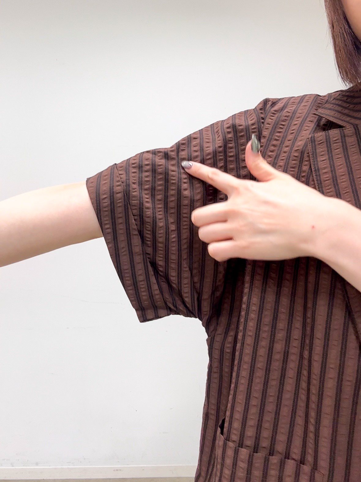 𝐜𝐡𝐢𝐤𝐚さんの「SHOO･LA･RUE｜【ひんやり/吸水速乾/セットアップ可】羽織るだけで主役になる サッカーストライプシャツジャケット」を使ったコーディネート