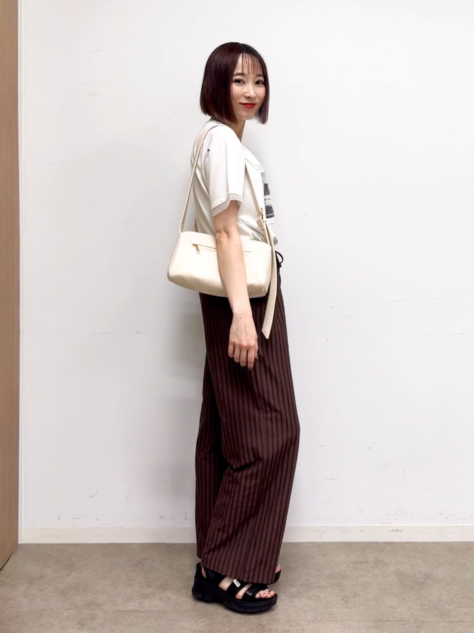 𝐜𝐡𝐢𝐤𝐚さんの「SHOO･LA･RUE｜【ひんやり/吸水速乾/セットアップ可】羽織るだけで主役になる サッカーストライプシャツジャケット」を使ったコーディネート