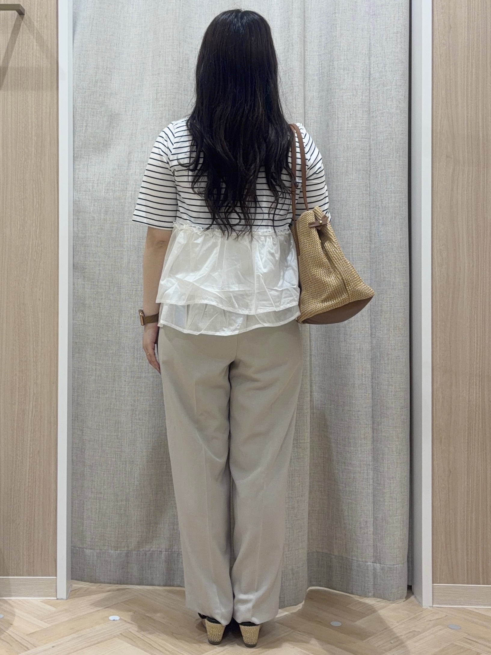 minamiさんの「grove｜【体型カバー】INせず決まる、ウエストシアーフリルTシャツ」を使ったコーディネート