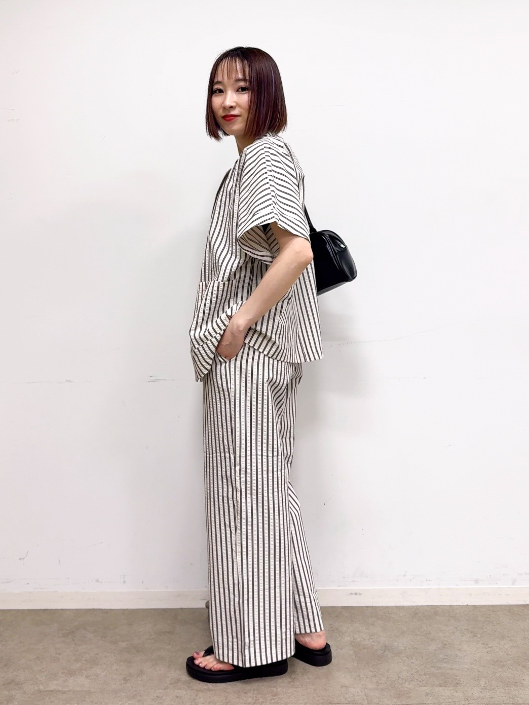 𝐜𝐡𝐢𝐤𝐚さんの「SHOO･LA･RUE｜【ひんやり/吸水速乾/セットアップ可】羽織るだけで主役になる サッカーストライプシャツジャケット」を使ったコーディネート