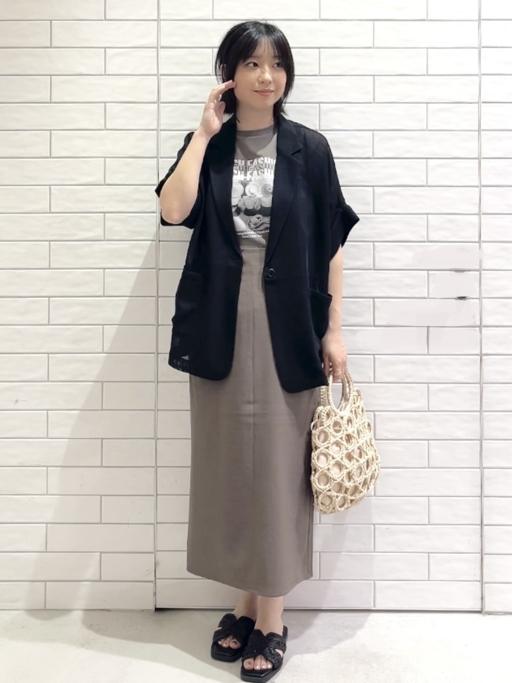 しおりさんの「OPAQUE.CLIP｜【LIFE PICTURE COLLECTION】アソートフォトTシャツ」を使ったコーディネート