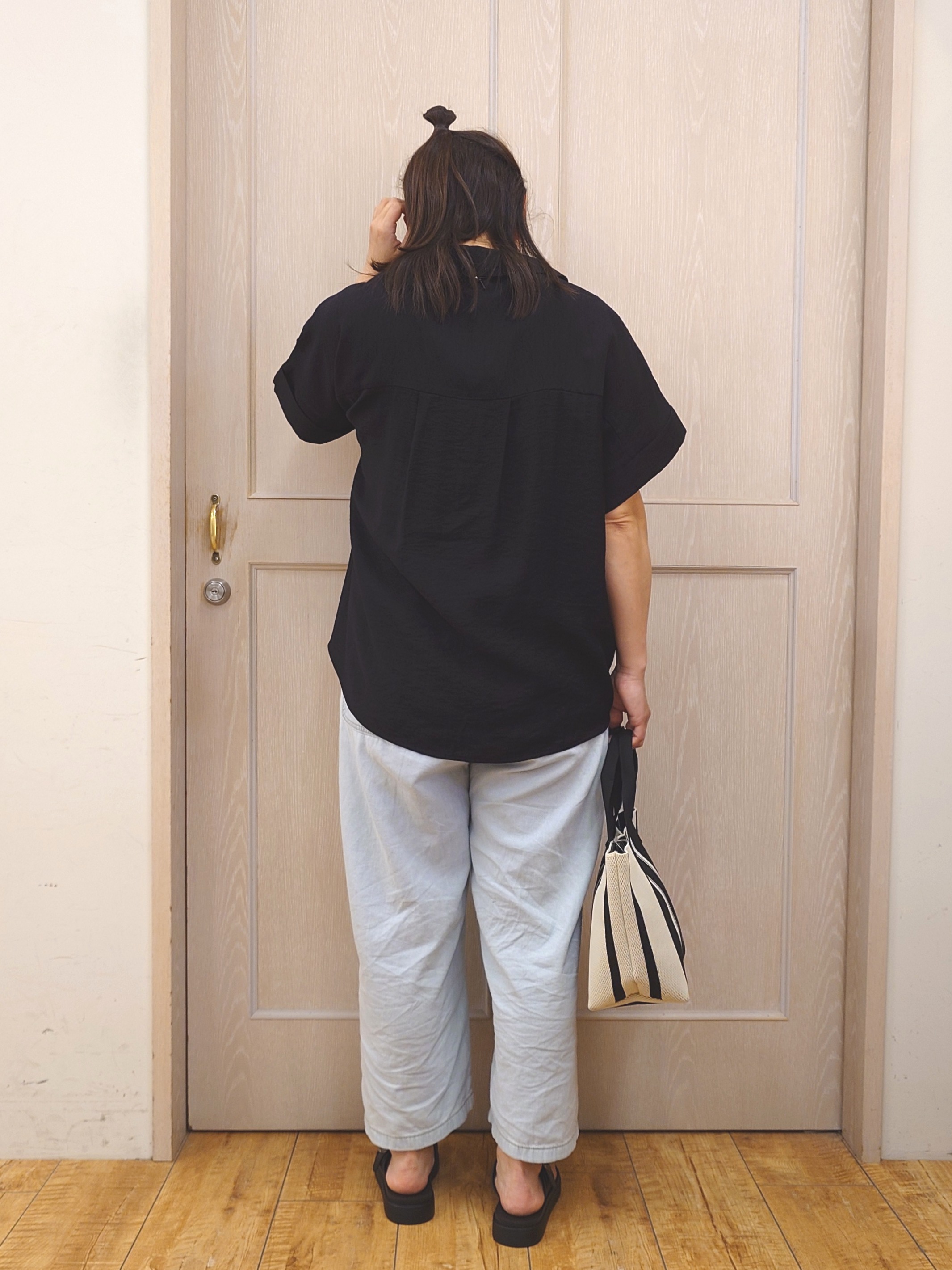 とろろさんの「SHOO･LA･RUE｜【ひんやり/S-LL/洗濯機可】インせず着られる 裾タック スキッパーシャツ」を使ったコーディネート