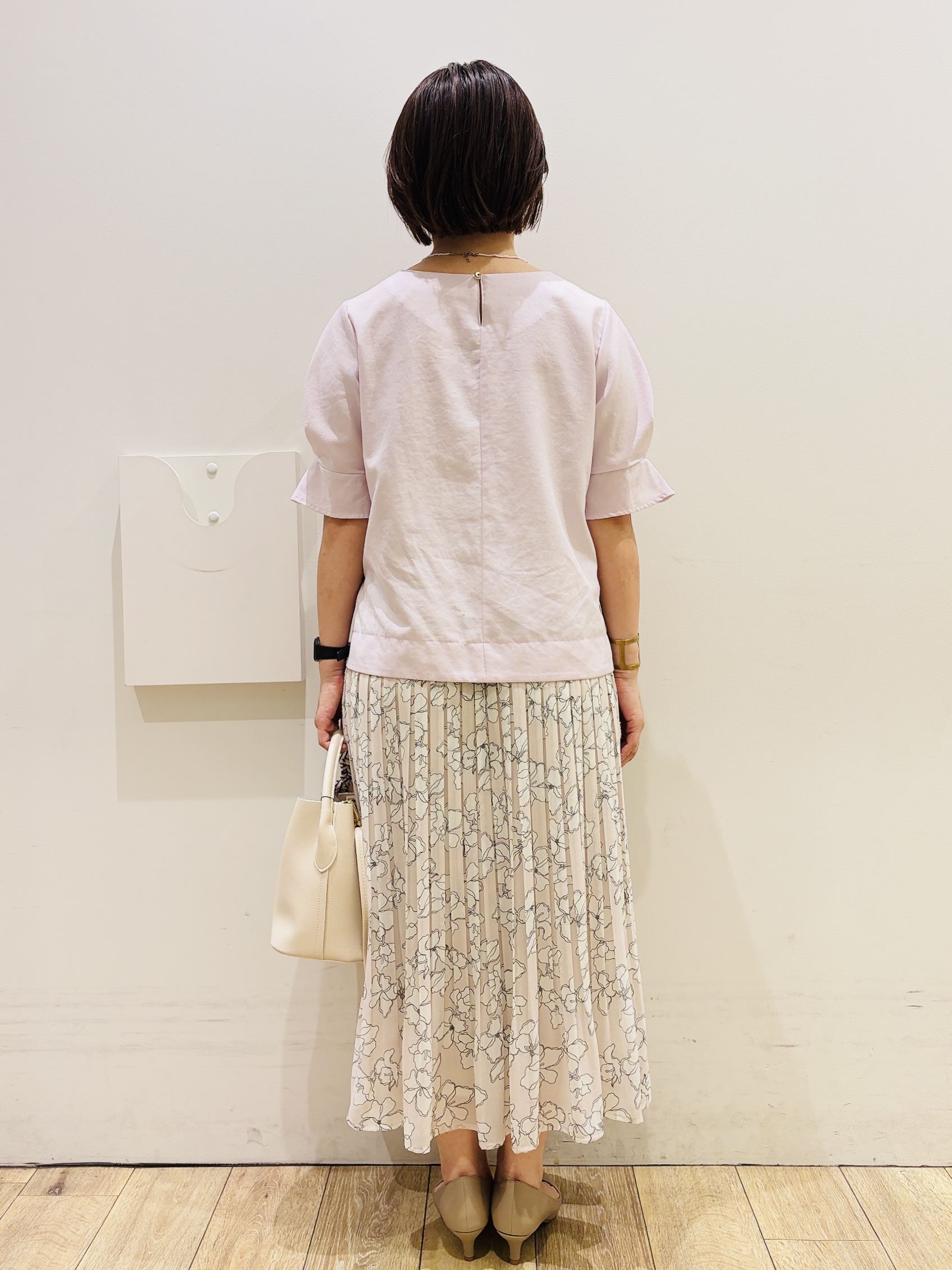 YUKOさんの「index｜【接触冷感】タックパフスリーブブラウス《吸水速乾／防シワ／洗濯機OK／XS～3L／6col》」を使ったコーディネート