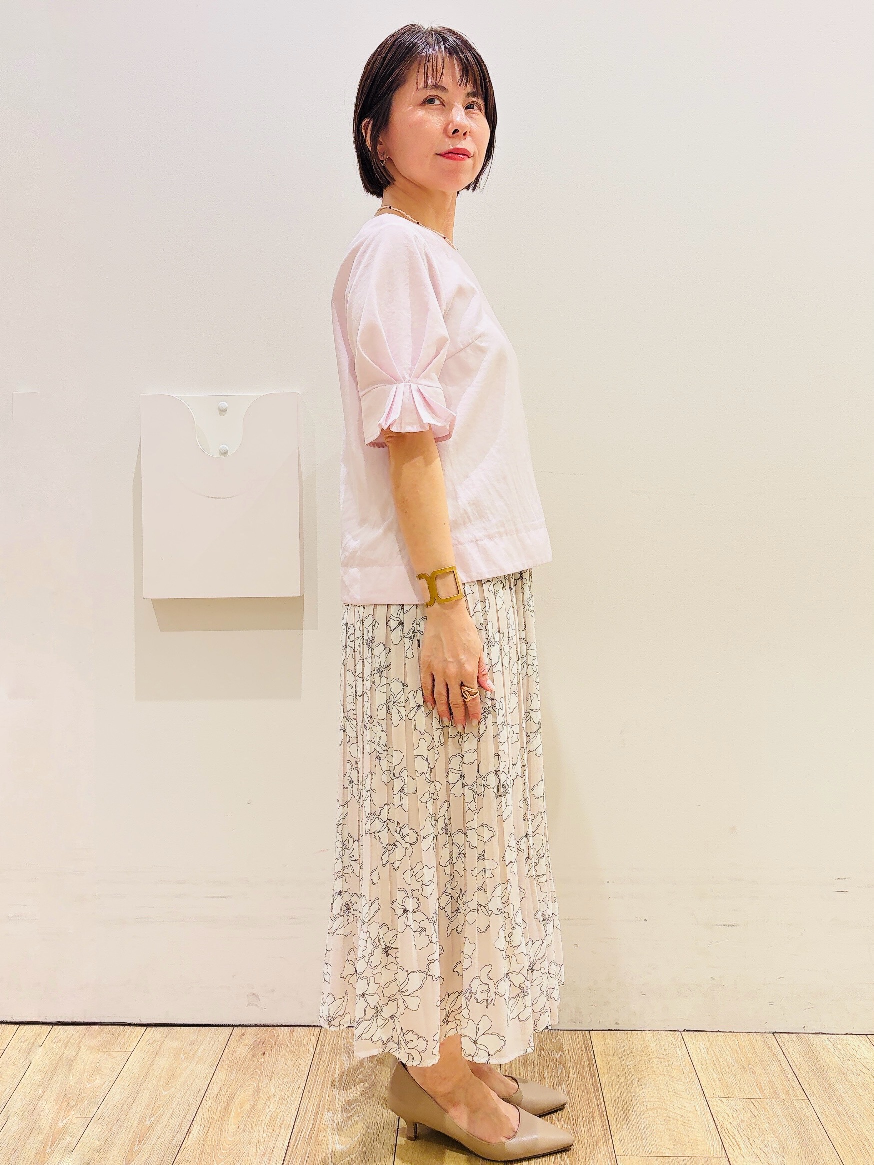 YUKOさんの「index｜【接触冷感】タックパフスリーブブラウス《吸水速乾／防シワ／洗濯機OK／XS～3L／6col》」を使ったコーディネート