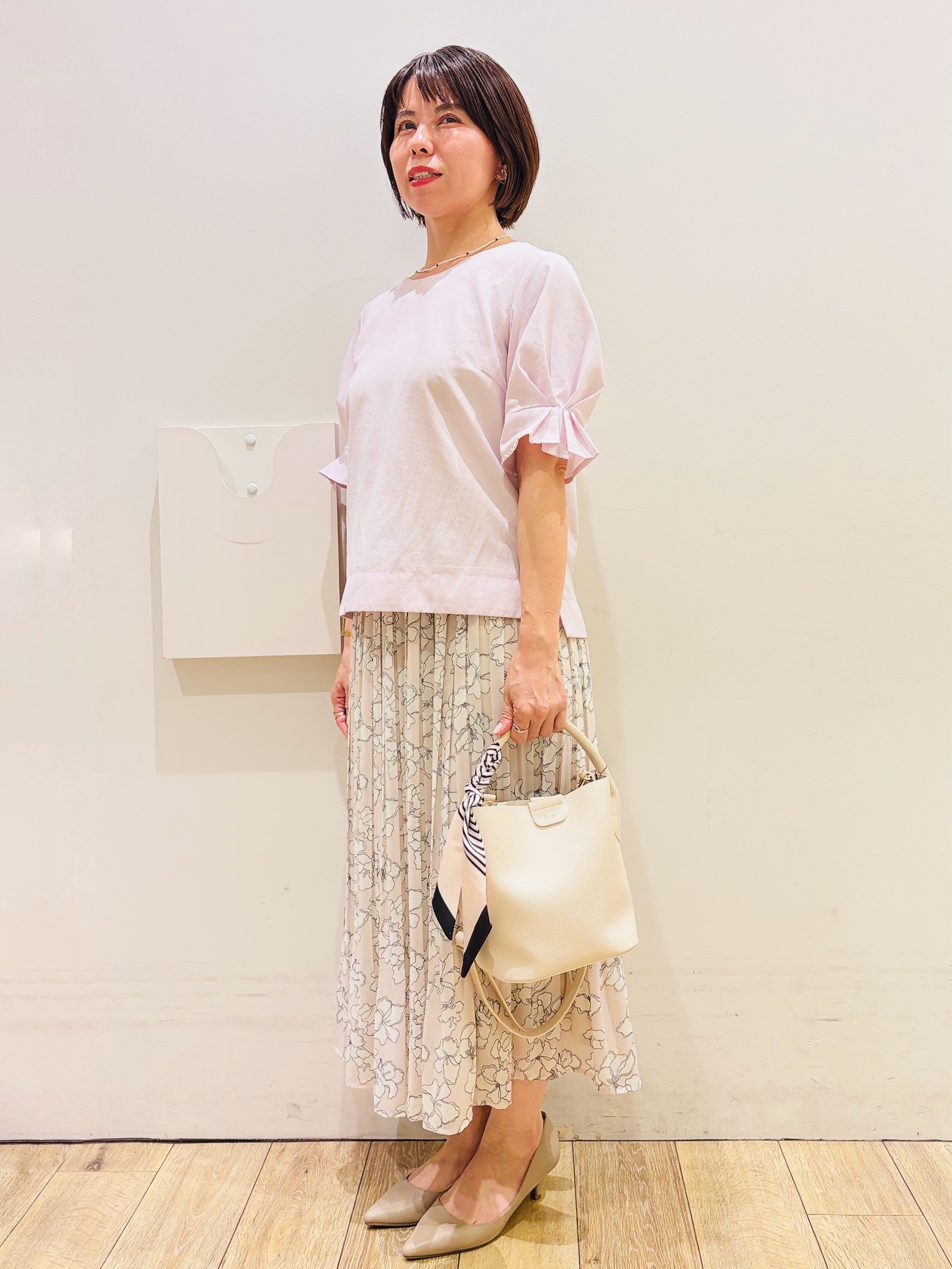 YUKOさんの「index｜【接触冷感】タックパフスリーブブラウス《吸水速乾／防シワ／洗濯機OK／XS～3L／6col》」を使ったコーディネート