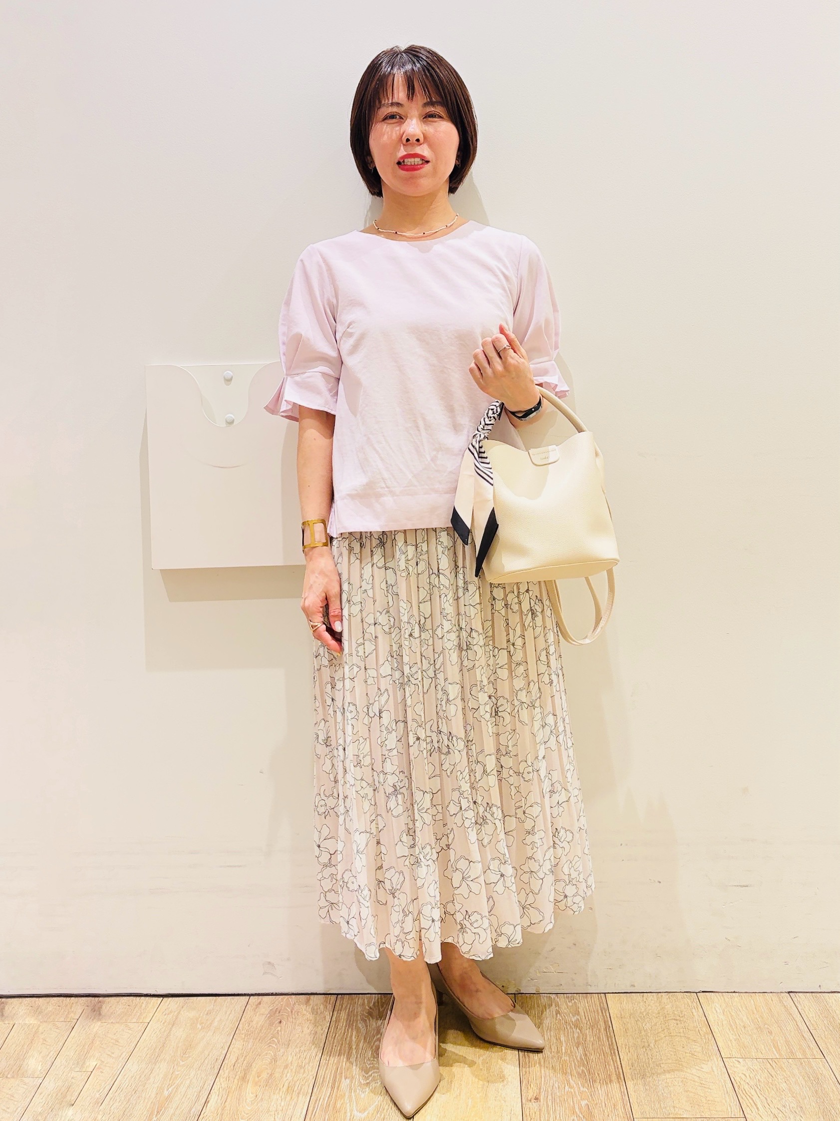 YUKOさんの「index｜【接触冷感】タックパフスリーブブラウス《吸水速乾／防シワ／洗濯機OK／XS～3L／6col》」を使ったコーディネート