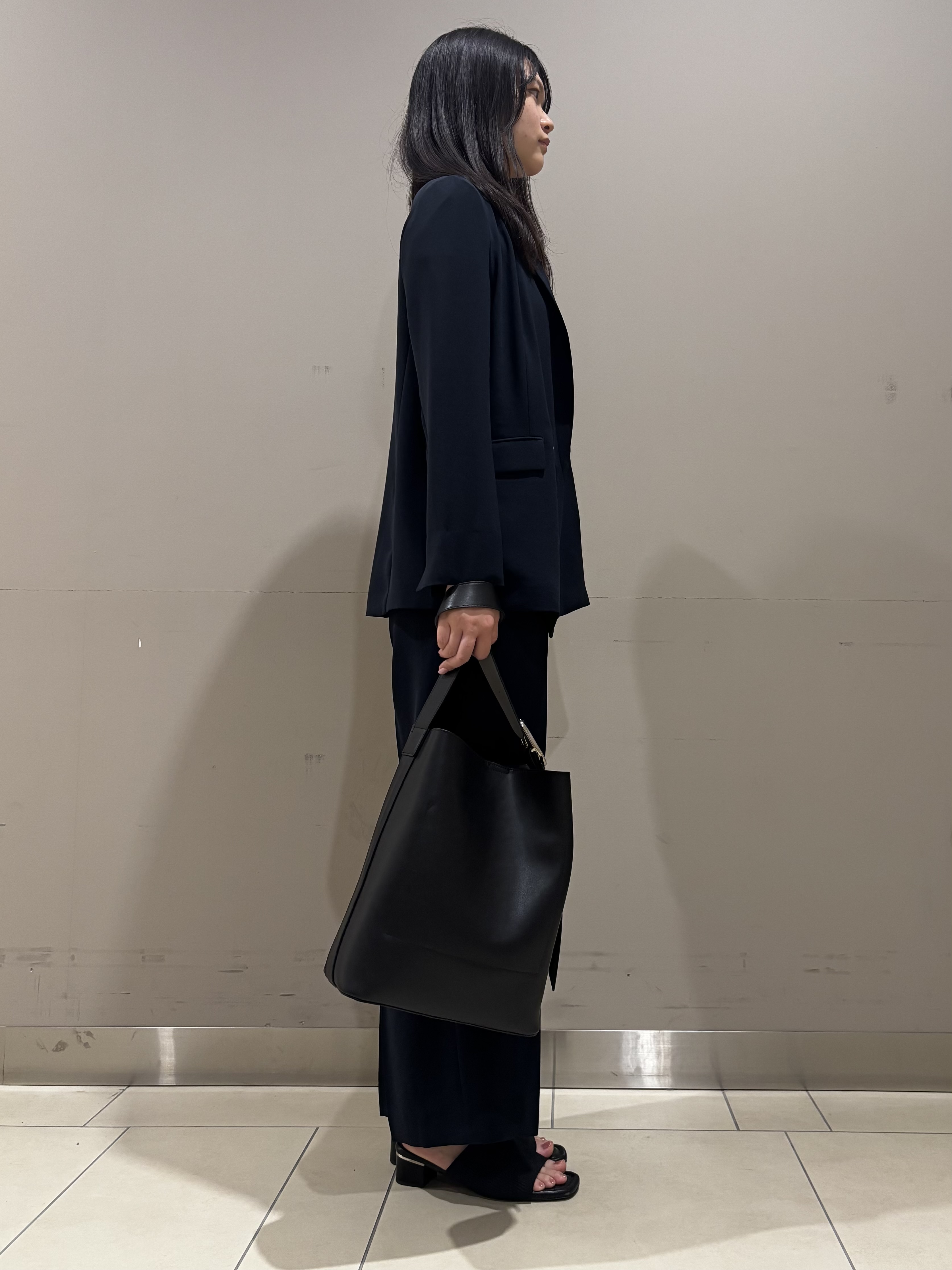 Misakiさんの「INDIVI｜【洗える／多機能／SETUP可】着る日傘ダブルジャケット」を使ったコーディネート