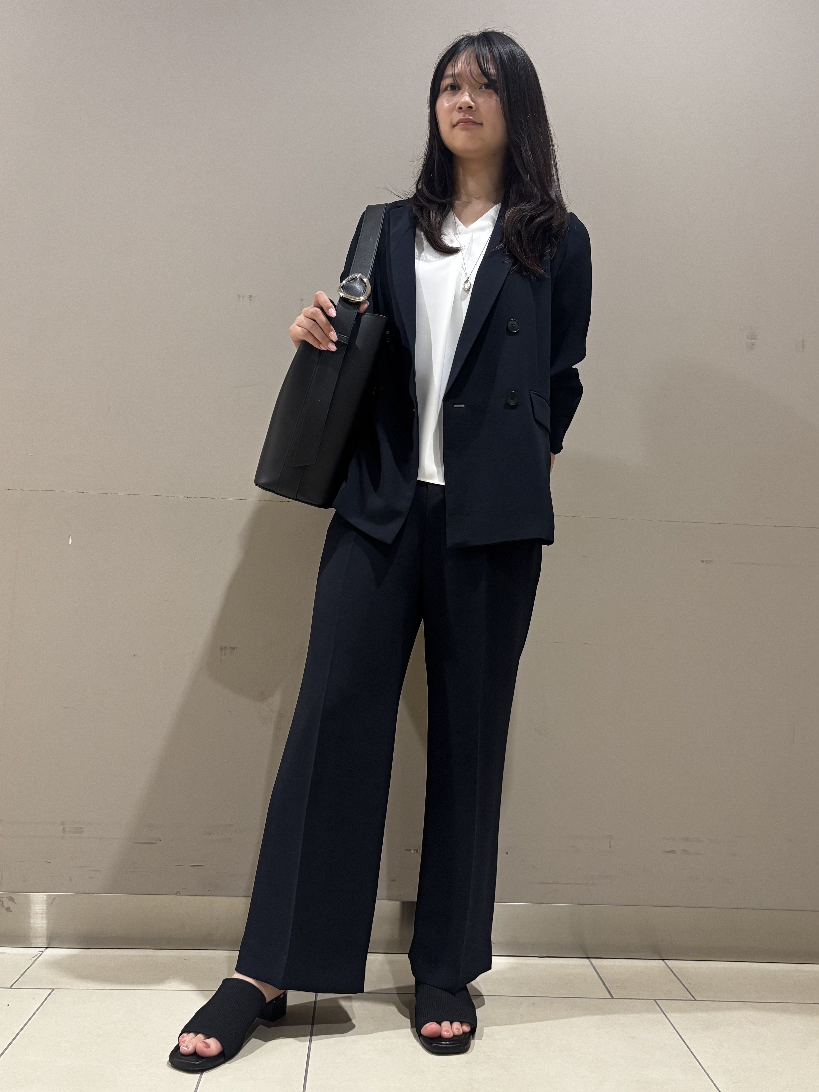 Misakiさんの「INDIVI｜【洗える／多機能／SETUP可】着る日傘ダブルジャケット」を使ったコーディネート