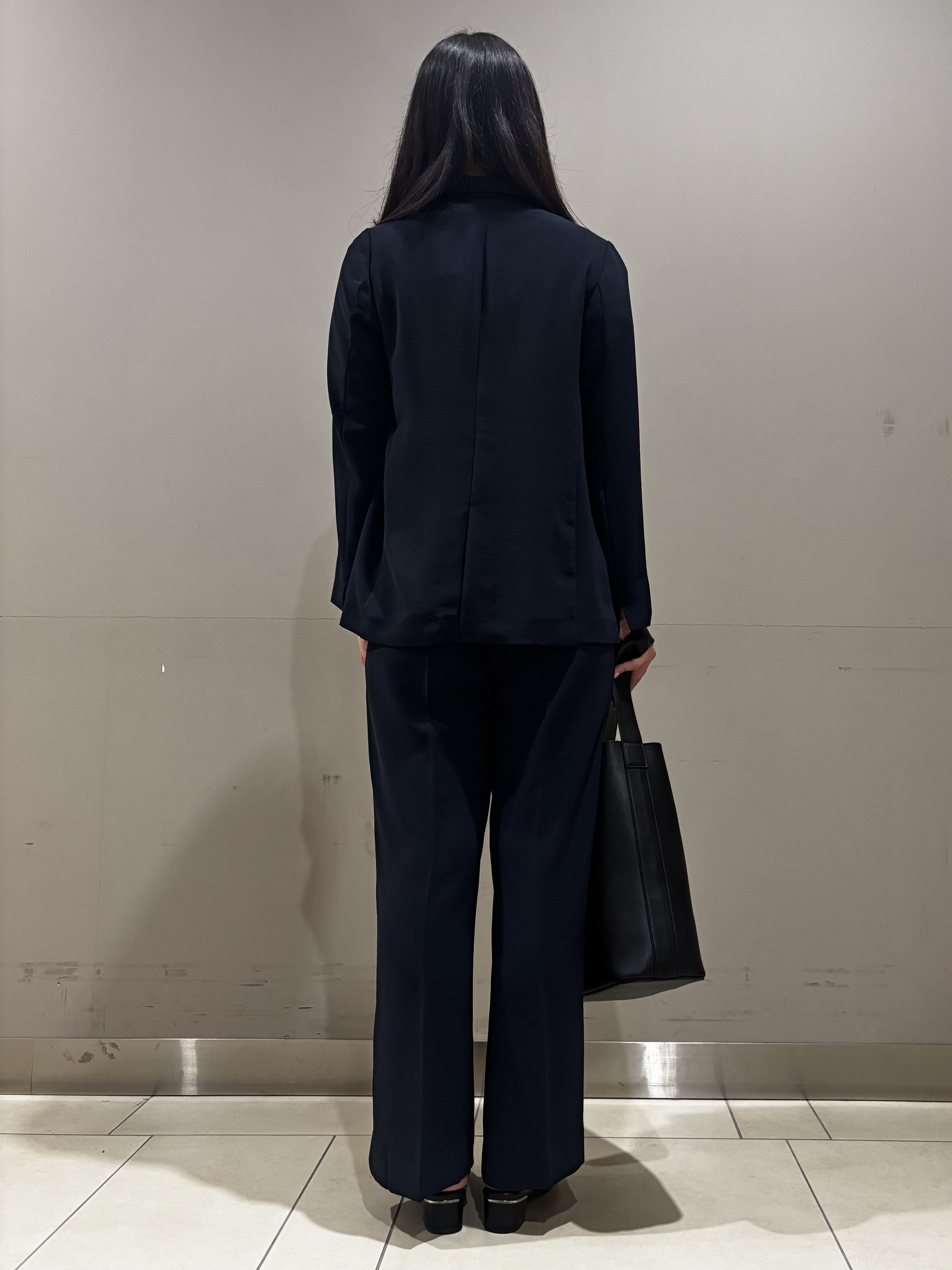 Misakiさんの「INDIVI｜【洗える／多機能／SETUP可】着る日傘ダブルジャケット」を使ったコーディネート