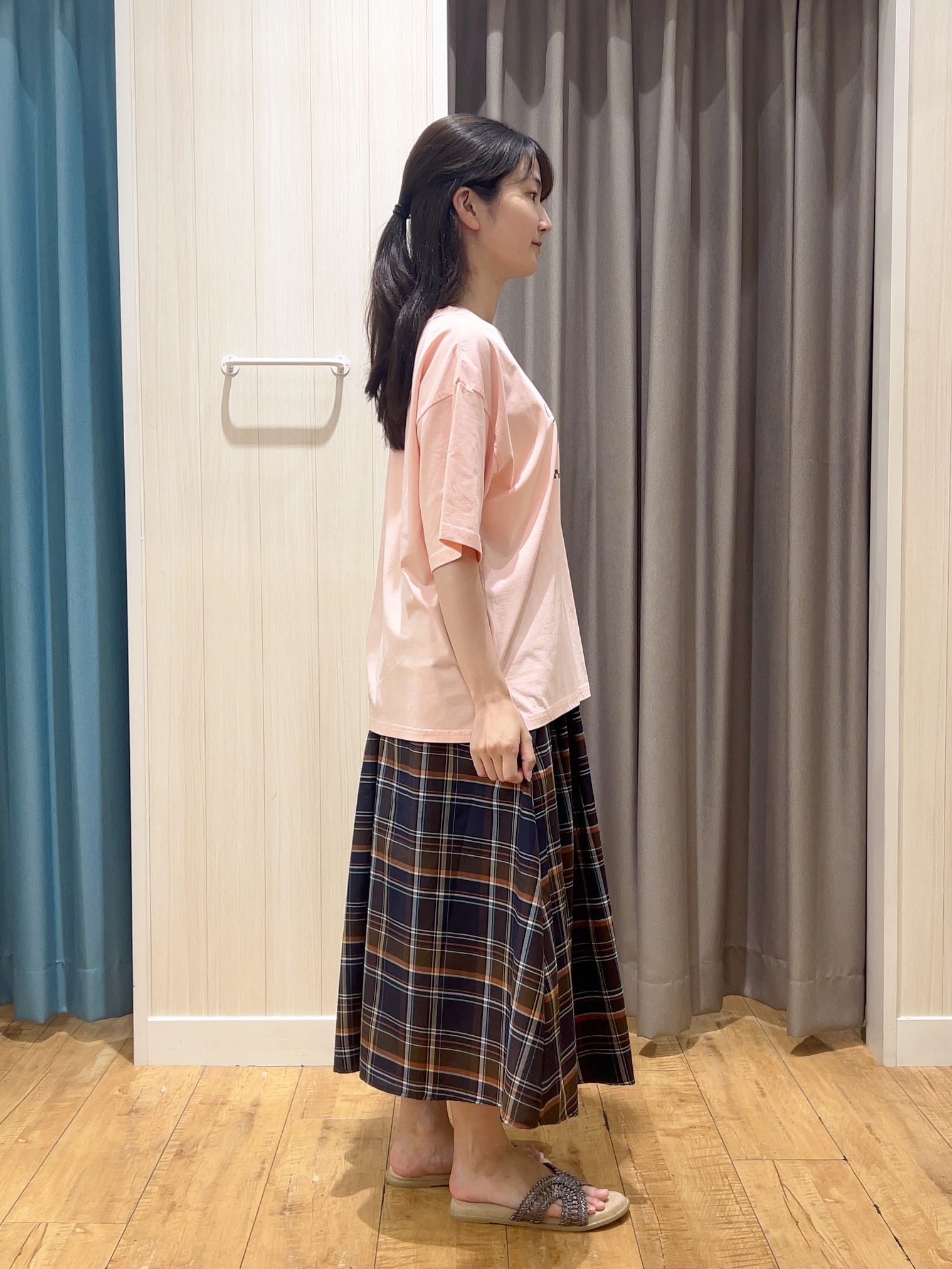 moneさんの「SHOO･LA･RUE｜【ひんやり/S-LL/洗濯機可】選べる3柄 ヴィンテージ風こなれアソートTシャツ」を使ったコーディネート