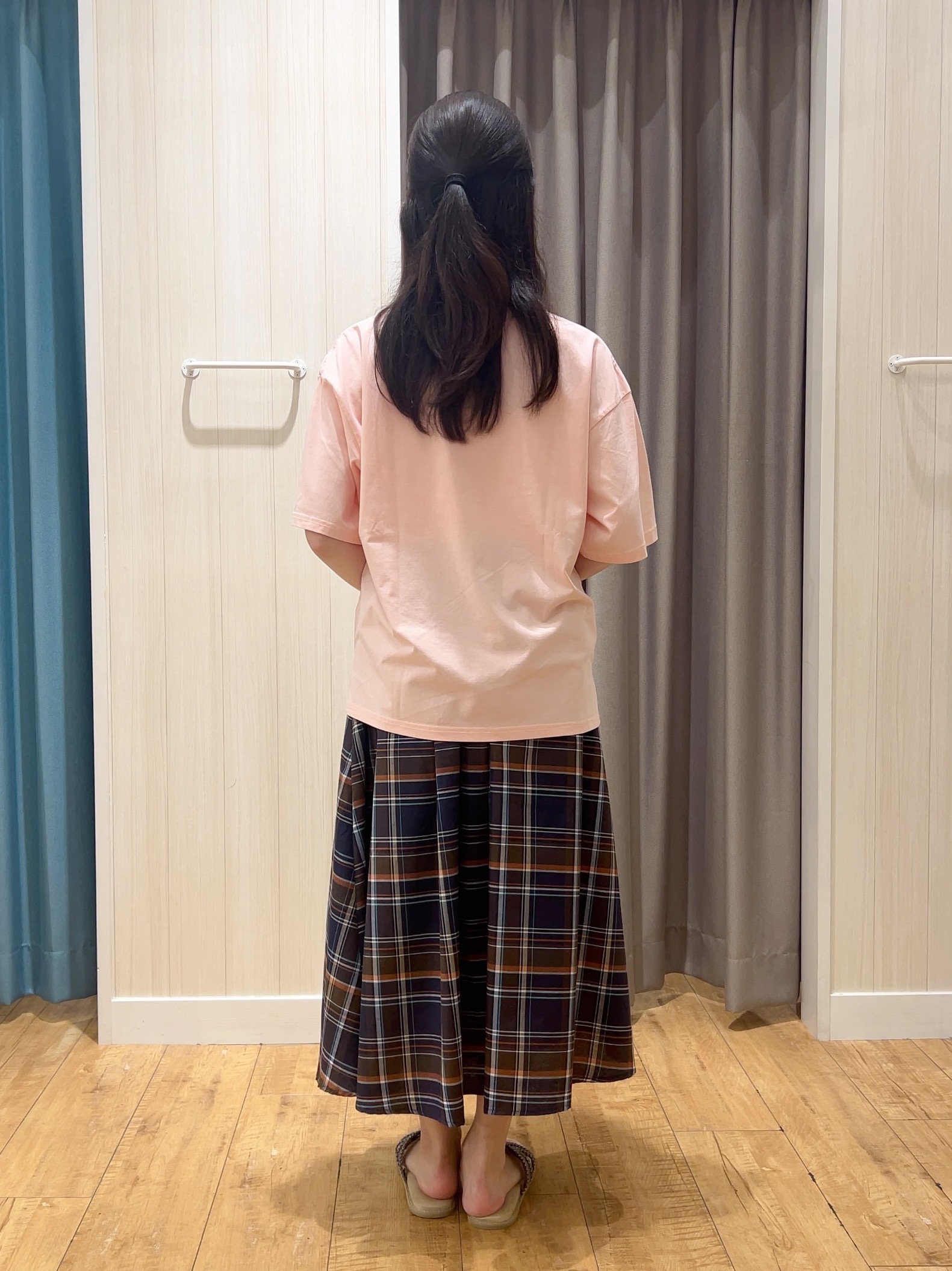moneさんの「SHOO･LA･RUE｜【ひんやり/S-LL/洗濯機可】選べる3柄 ヴィンテージ風こなれアソートTシャツ」を使ったコーディネート