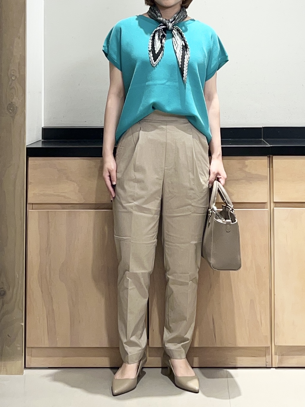 かのさんの「THE SHOP TK｜【S-XL/ひんやりタッチ】多機能フレンチスリーブニット 洗濯機OK/UVケア/毛玉になりにくい」を使ったコーディネート